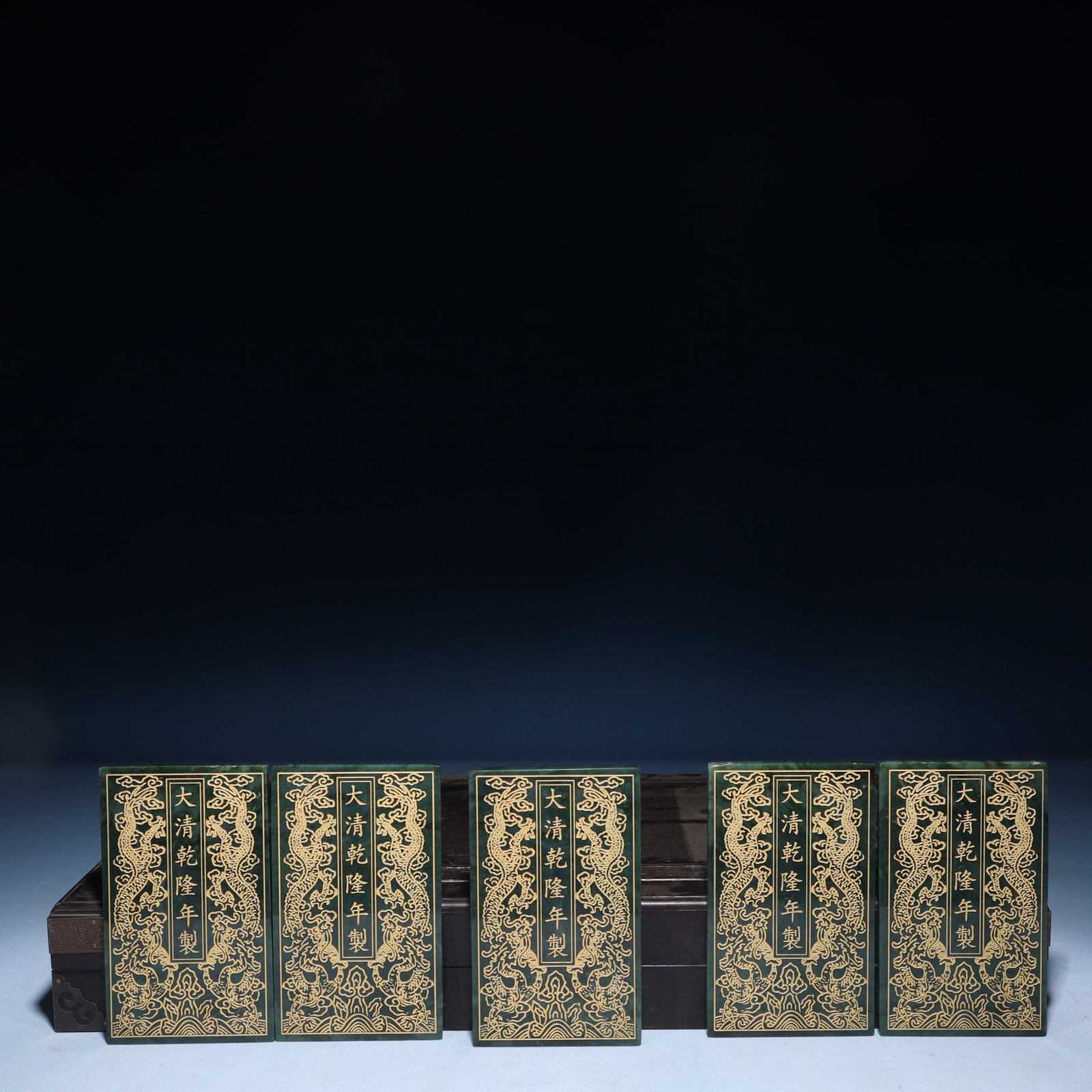 A Set of Fine Jasper Painted Gold Ornaments: A Set of Fine Jasper Painted Gold Ornament, Qing Dynasty,China, Qianlong Six-character Mark, Size:3.5inx0.3inx5.9in,(Box)21.7inx9.8inx2.8in,Weight:1300g 一套碧玉描金