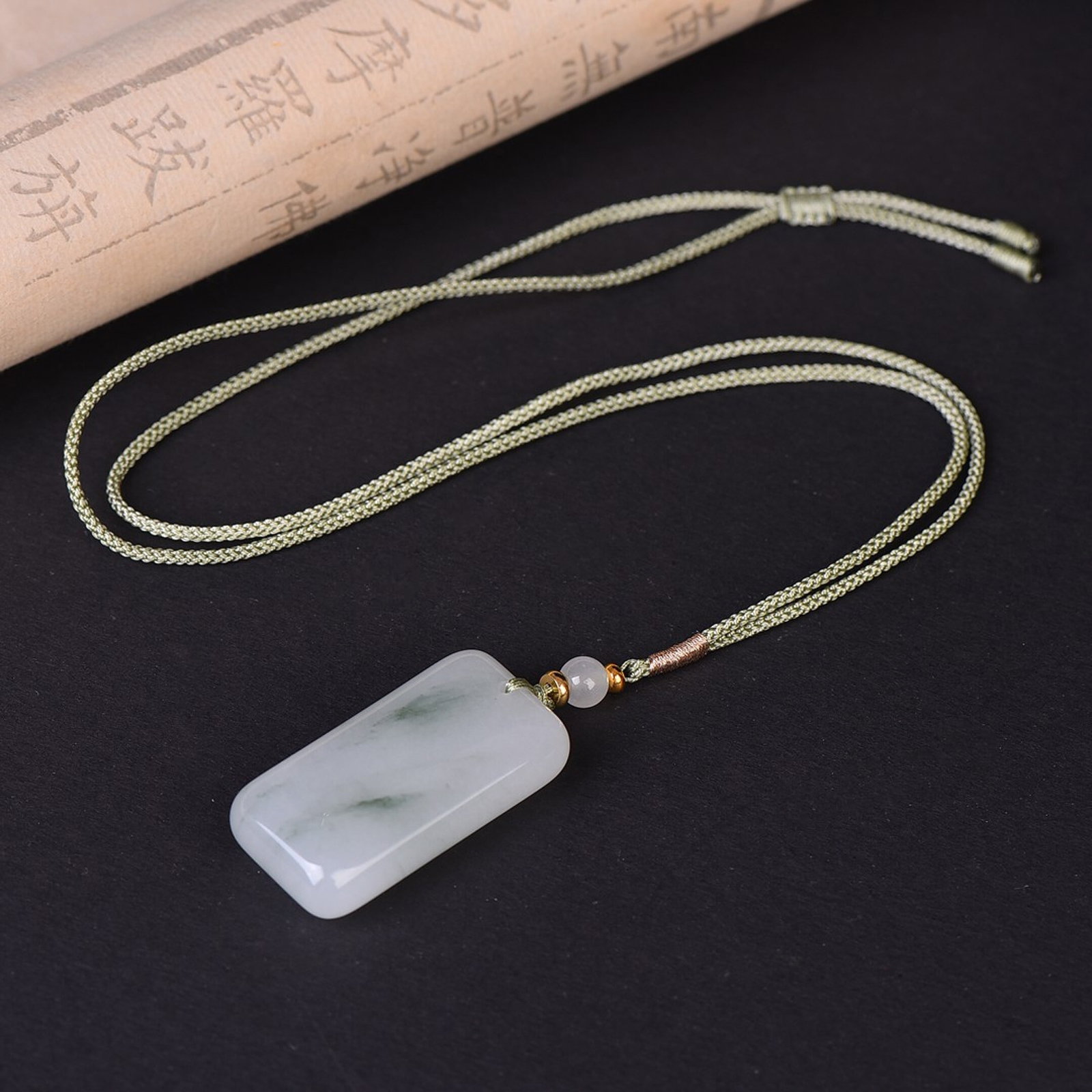 An Exquisite Jadeite Pendant - 3