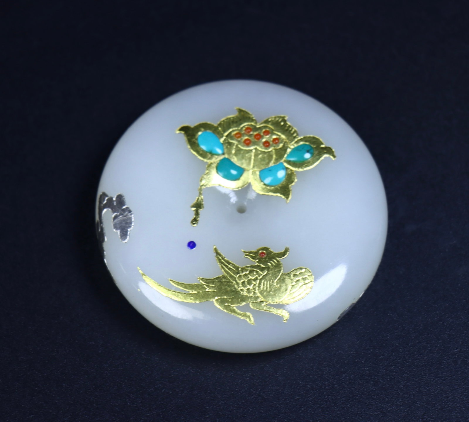 An Exquisite White Jade Inlaid Gold and Silver Flower and Bird Pattern Pendant: An Exquisite White Jade Inlaid Gold and Silver Flower and Bird Pattern Pendant,Qing Dynasty,China,Size:2.1inx0.6in,Weight:68g 白玉错金银花鸟纹挂&#