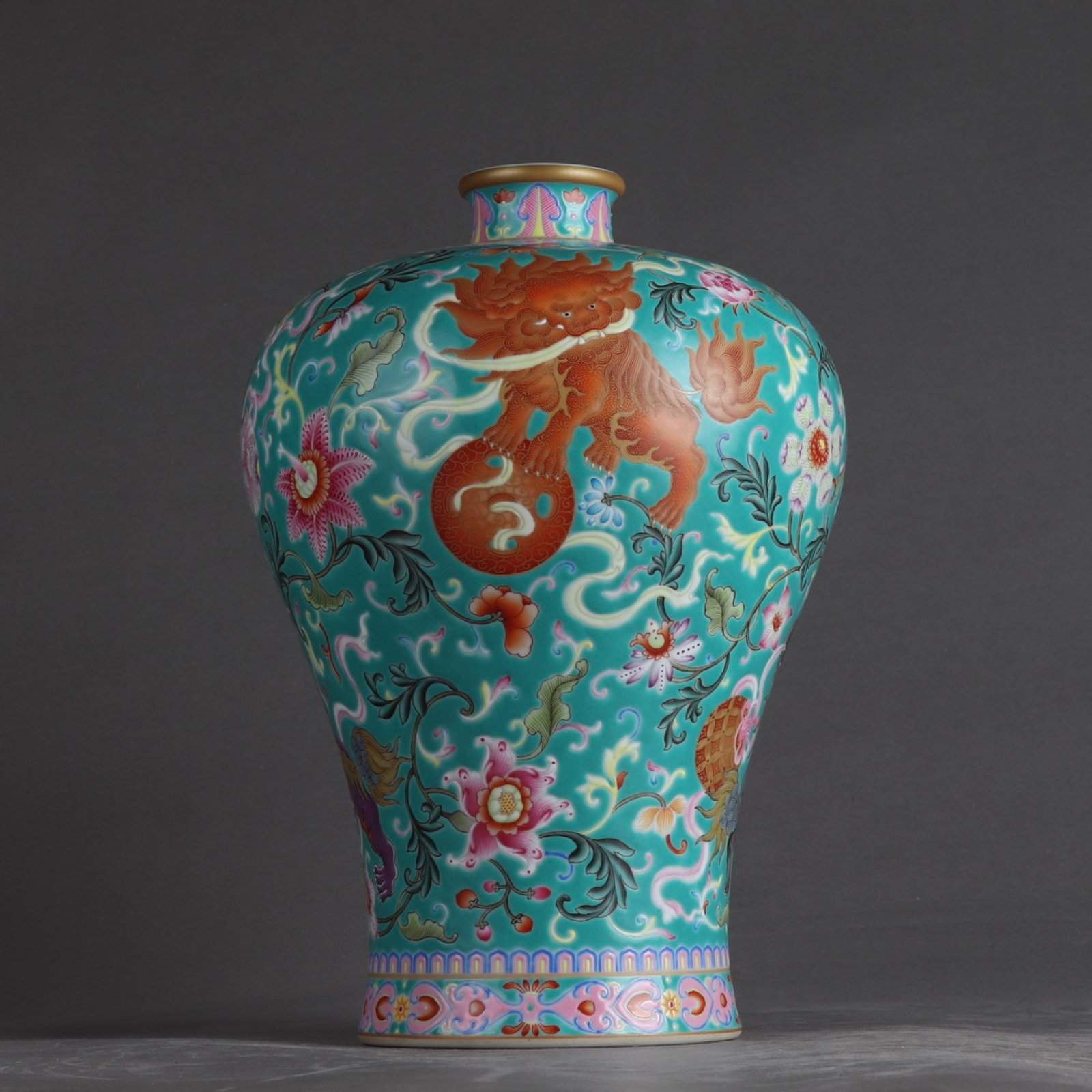 An Exquisite Enamel Painted Gold Lion Pattern Vase: An Exquisite Enamel Painted Gold Lion Pattern Vase,Qing Dynasty,China,Yongzheng Six-character Mark,Size:10.7inx7.7in 珐琅彩描金狮子纹瓶,中&#