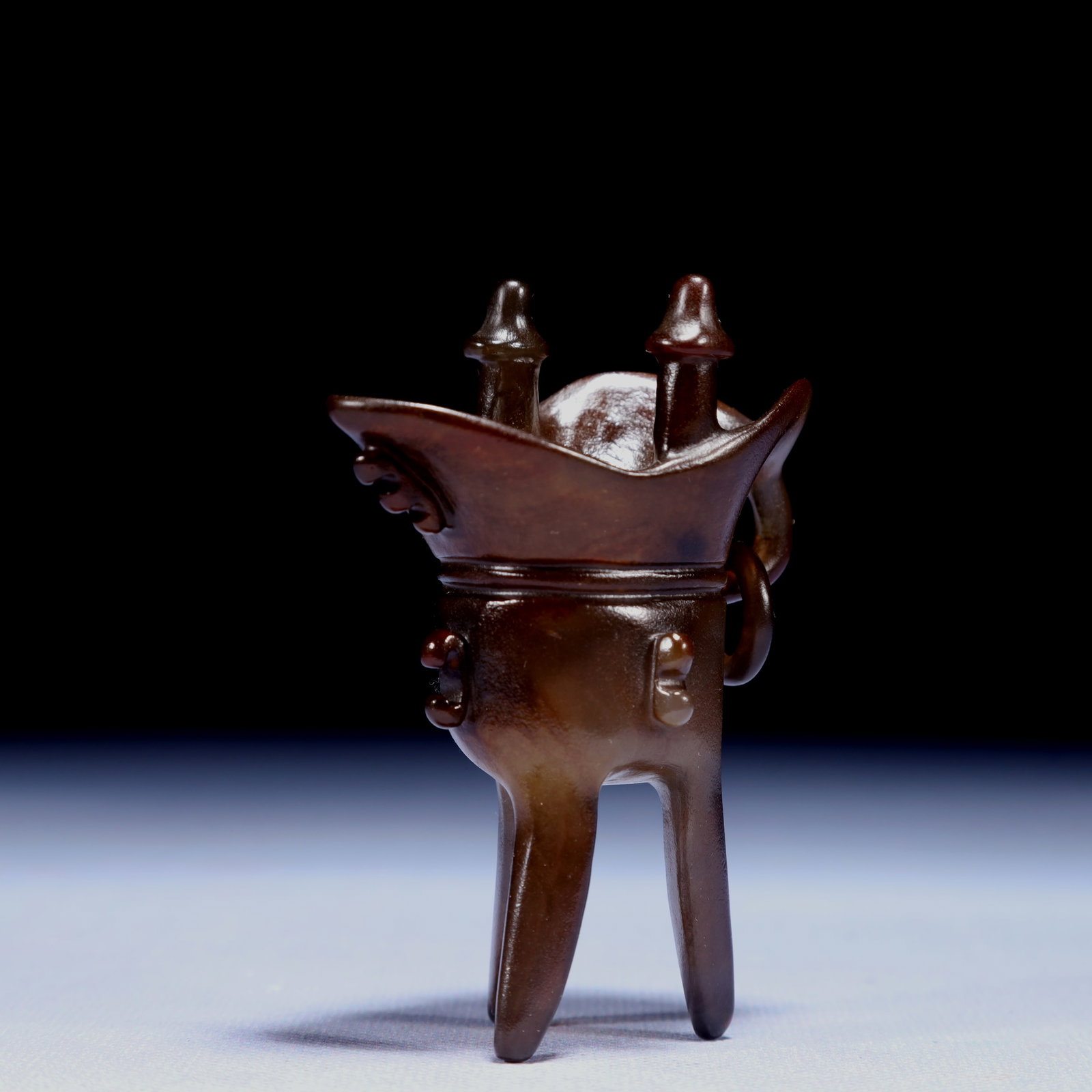 An Exquisite Agate Tripod Cup - 2