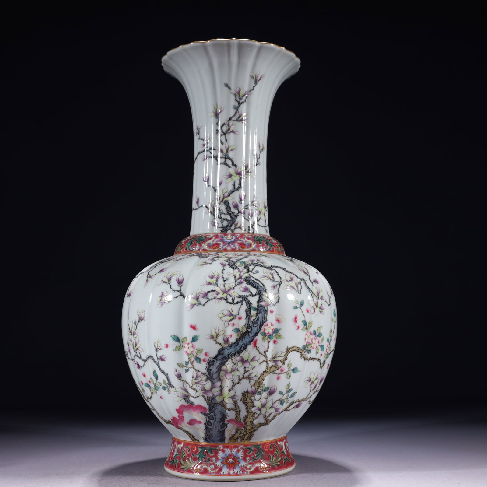 An Exquisite Famille-Rose Painted Gold Flower Pattern Vase,with poem: An Exquisite Famille-Rose Painted Gold Flower Pattern Vase,with poem,Qing Dynasty,China,Qianlong Six-character Mark,Size:7.9inx16.9in,Weight:3550g 粉彩描金花卉ń
