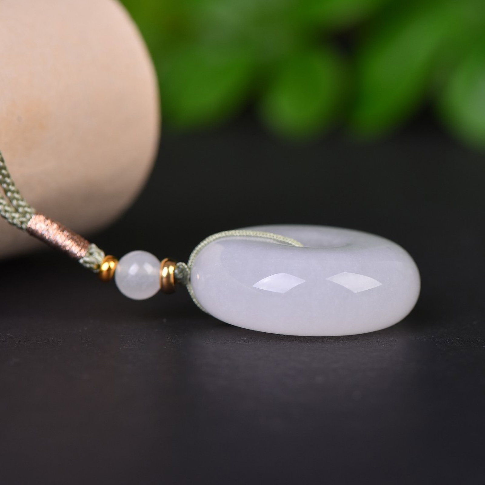 An Exquisite Jadeite Pendant - 3