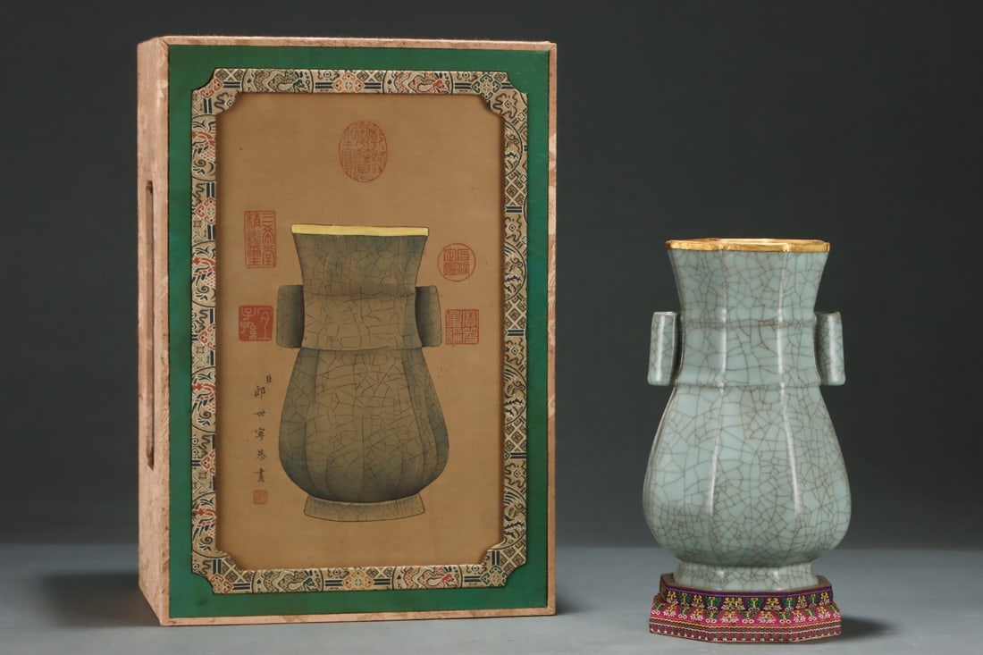 An ExquisiteGuan Ware Gilt-Mounted Tubular-Handled Vase: An ExquisiteGuan Ware Gilt-Mounted Tubular-Handled Vase ,Song Dynasty, China,Size:9.6inx6.1in 官窑包金贯耳瓶,中国宋代