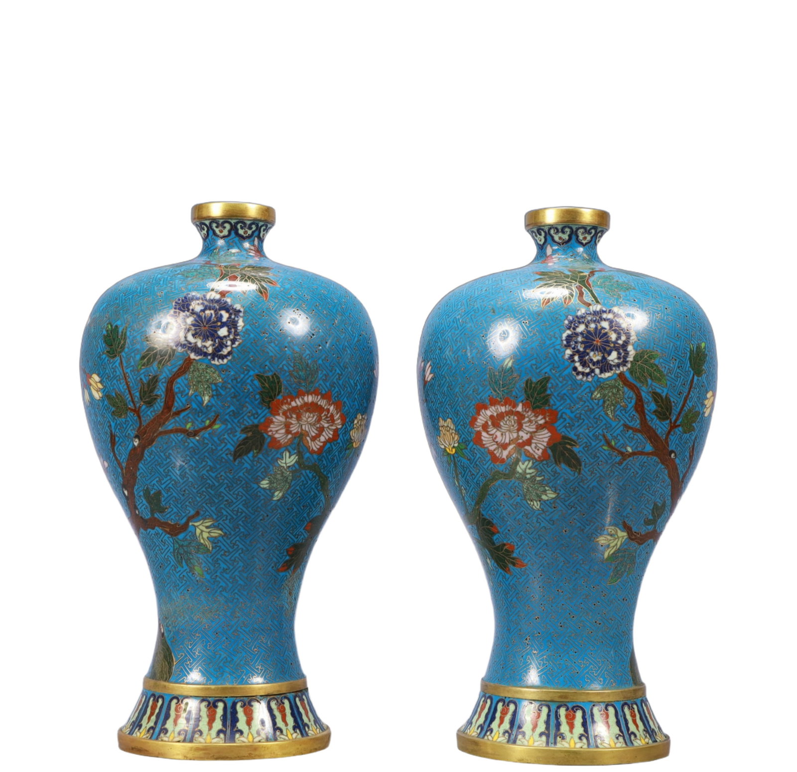 A Pair of Exquisite Cloisonne Flower Pattern Vases: A Pair of Exquisite Cloisonne Flower Pattern Vases ,Qing Dynasty, China,Qianlong Four-character Mark,Size：6.3inx12.2in; Weight：3900g 一对景泰蓝花Õ