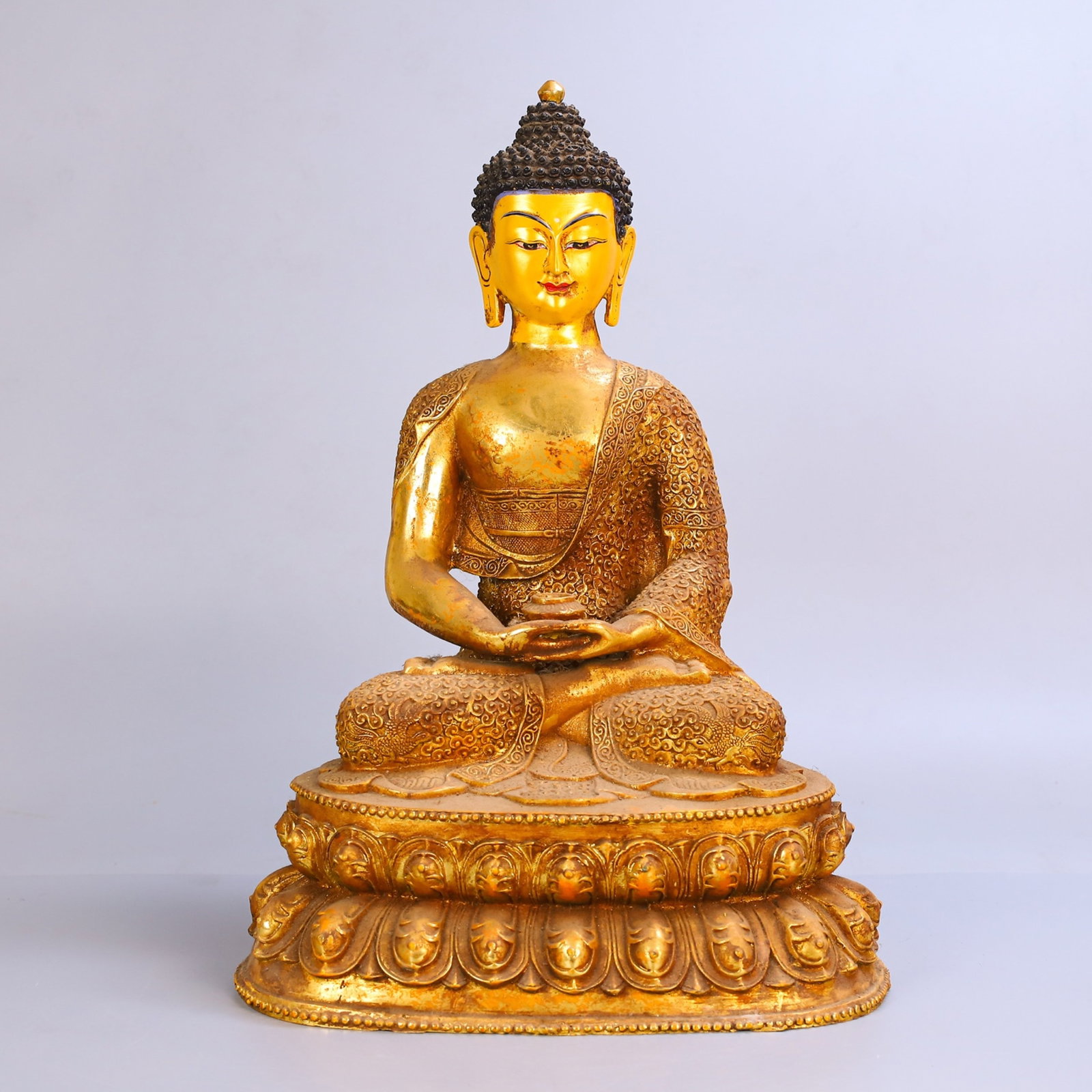 A Huge Gilt Bronze Painted Color Auspicious Beast Pattern Statue of Medicine Buddha: A Huge Gilt Bronze Painted Color Auspicious Beast Pattern Statue of Medicine Buddha,Qing Dynasty,China,Size:17.7inx12.6in,Weight:6280g 铜鎏金彩绘瑞兽纹&