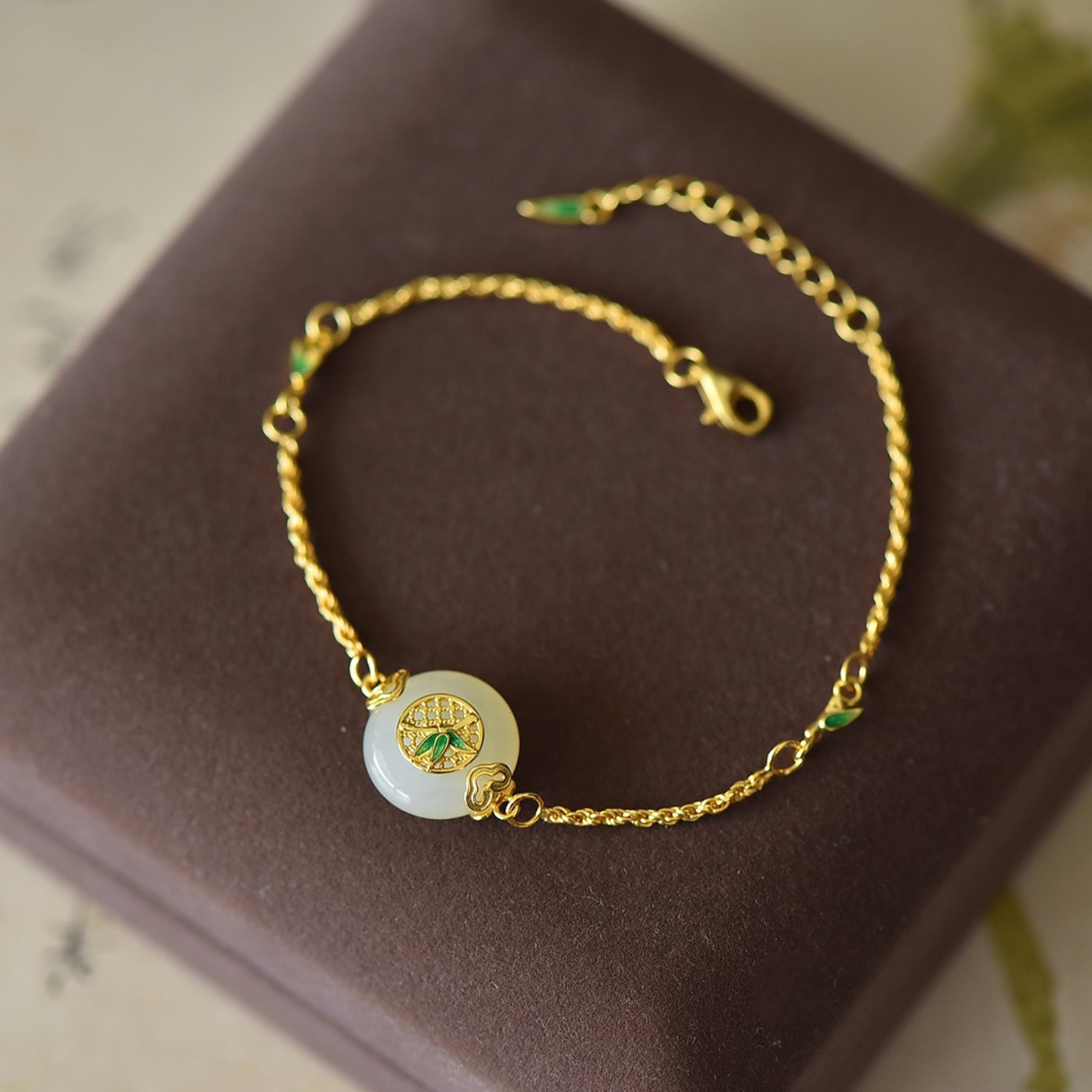 An Exquisite Sterling Silver-Gold Plated Inlaid White Jade Enamel Bracelets: An Exquisite Sterling Silver-Gold Plated Inlaid White Jade Enamel Bracelets ???????????