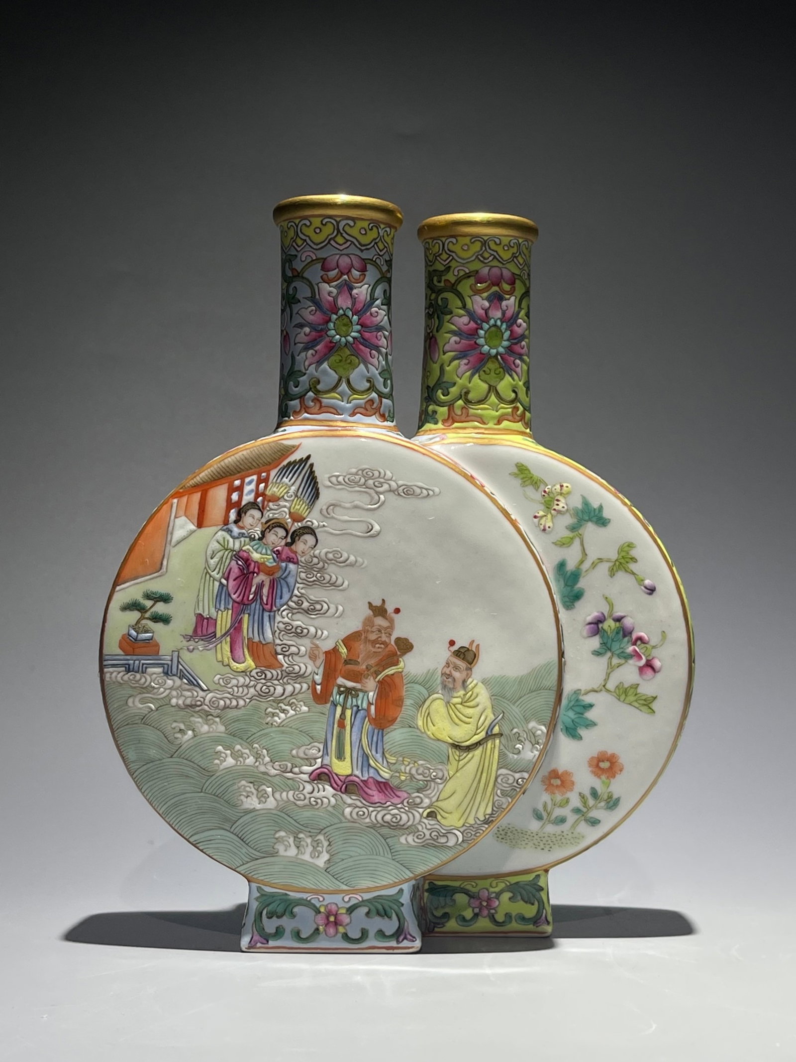An Exquisite Famille-Rose Painted Gold Character and Story Pattern Conjoined bottles: An Exquisite Famille-Rose Painted Gold Character and Story Pattern Conjoined bottles,Qing Dynasty,China,Qianlong Six-character Mark,Size:7.7inx6.1in ????????????,????,?????