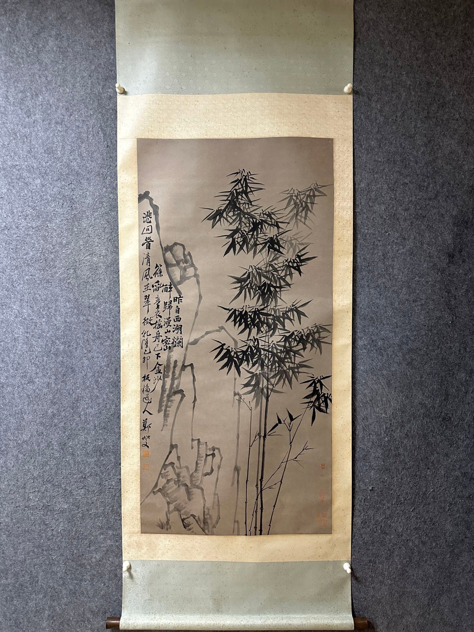 A Chinese Vertical Scroll Ink Painting of Bamboo on Paper: A Chinese Vertical Scroll Ink Painting of Bamboo on Paper,Zheng Banqiao,Size:53.5inx26in 一幅中国水墨竹画立轴,郑板桥