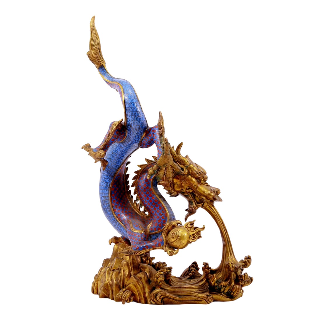 An exquisite cloisonn?? dragon ornament: An exquisite cloisonné dragon ornament, Qianlong four-character mark. The application of filigree technology makes the decoration of this collection more delicate and three-dimensional. This coll