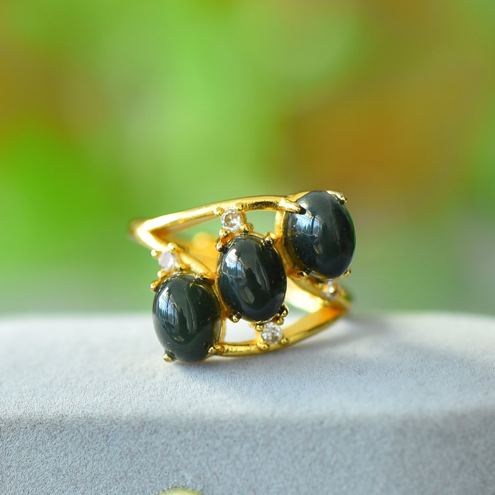 An Exquisite Bronze-Gold Plated Inlaid Green Jade Ring: An Exquisite Bronze-Gold Plated Inlaid Green Jade Ring,Size:2.4inx3.1in 铜镀金镶青玉戒指