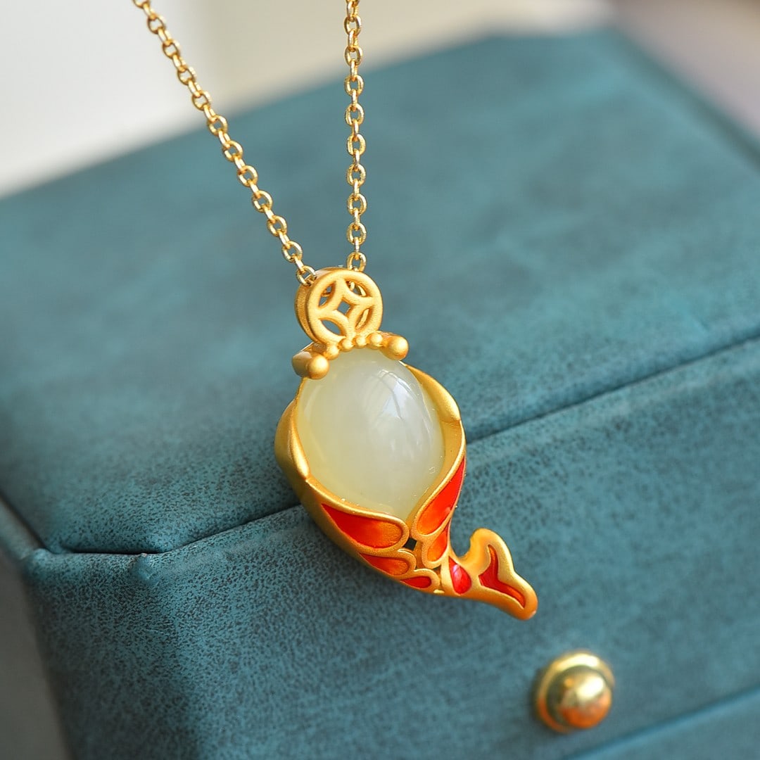 A Pair of Exquisite Sterling Silver-Gold Plated Inlaid White Jade Jewely: A Pair of Exquisite Sterling Silver-Gold Plated Inlaid White Jade Jewelry,Size:(Bracelet)10mmx24mm,(Necklace)10mmx14mm 一套纯银镀金镶白玉首&