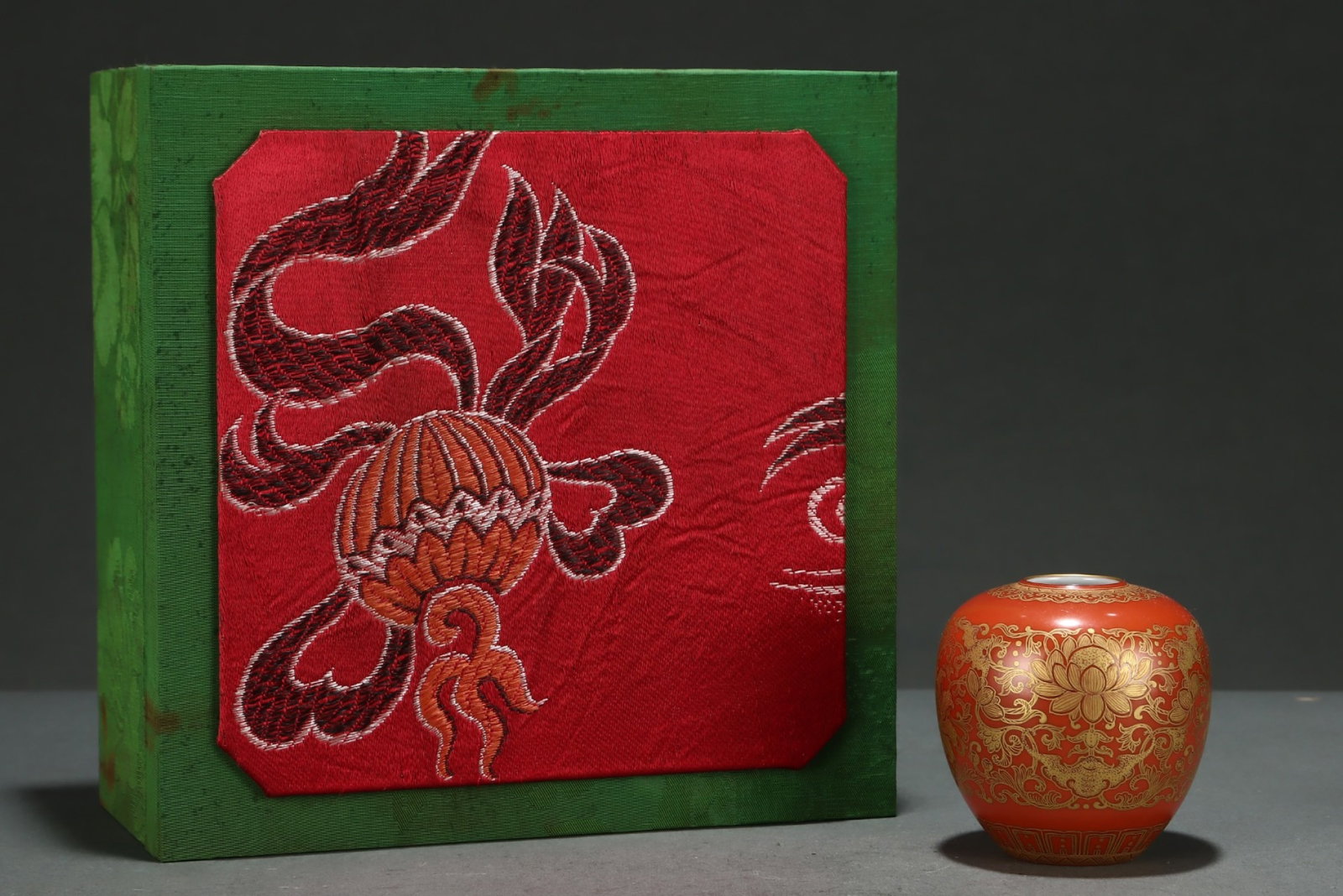 An Exquisite Coral Red Glazed Painted Gold Bats and Peach Pattern Water Pot: An Exquisite Coral Red Glazed Painted Gold Bats and Peach Pattern Water Pot,Qing Dynasty,China,Yongzheng Four-character Mark,Size:3inx3in