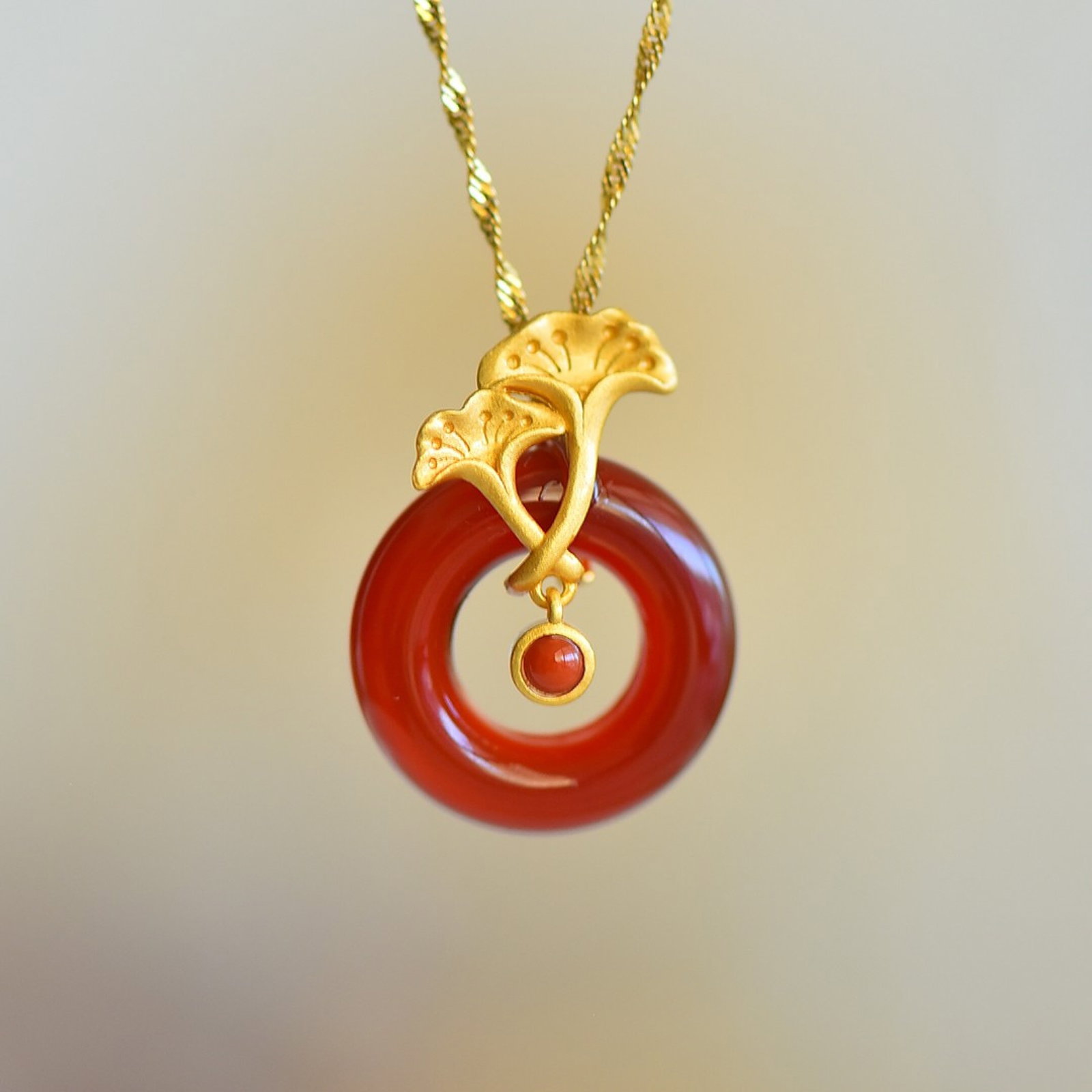 An Exquisite Sterling Silver-Gold Plated Inlaid Red Agate Necklace: An Exquisite Sterling Silver-Gold Plated Inlaid Red Agate Necklace,Size:20mmx20mm 纯银镀金镶红玛瑙项链