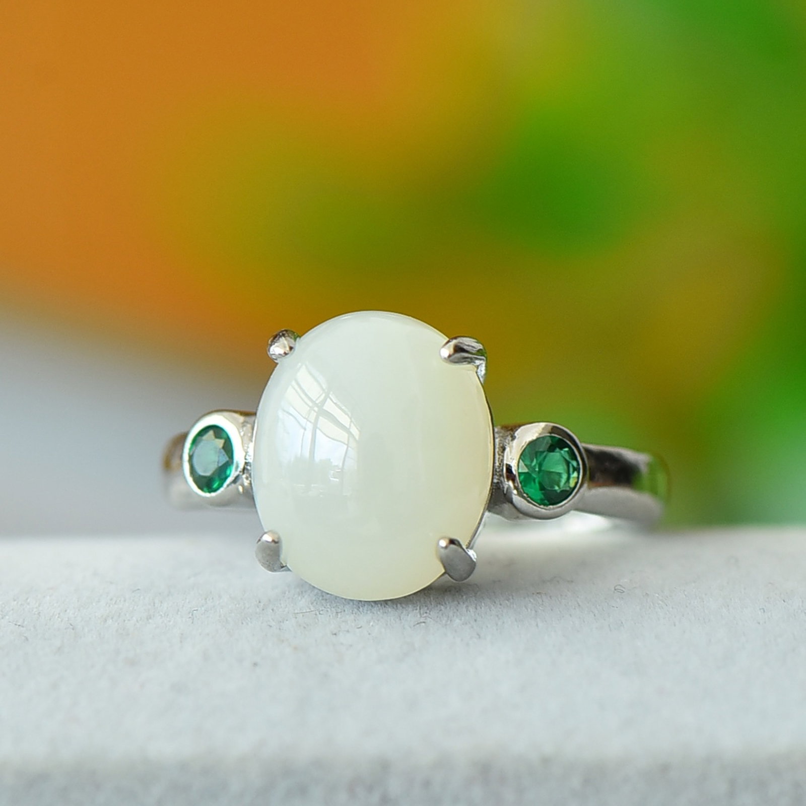 An Exquisite Bronze Inlaid White Jade Ring: An Exquisite Bronze Inlaid White Jade Ring,Size:3.9inx4.7in 铜镶白玉戒指