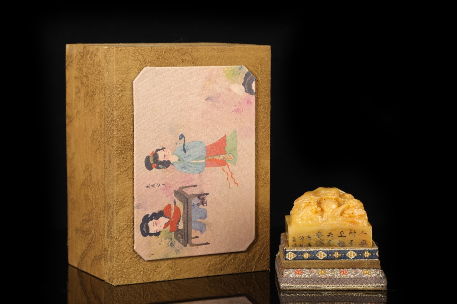 An Exquisite Tianhuang Stone Dragon Pattern Seal,With Poem: An Exquisite Tianhuang Stone Dragon Pattern Seal,With Poem,Qing Dynasty,China,Changshuo Mark,Size:1.6inx2.4in,Weight:304g 田黄石龙纹印章,带诗ă