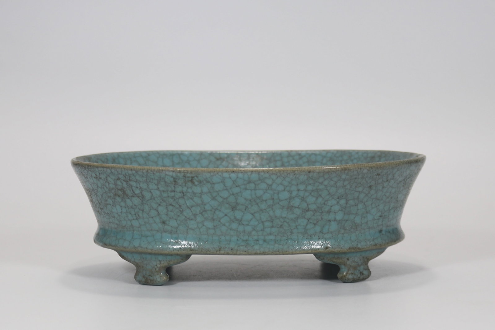 A fine Ru ware sky-blue celadon narcissus tray with ice-crackle pattern: A fine Ru ware sky-blue celadon narcissus tray with ice-crackle pattern, Song Dynasty, China, Size:3inx8.9in 汝窑天青釉冰片纹水仙盘,&#