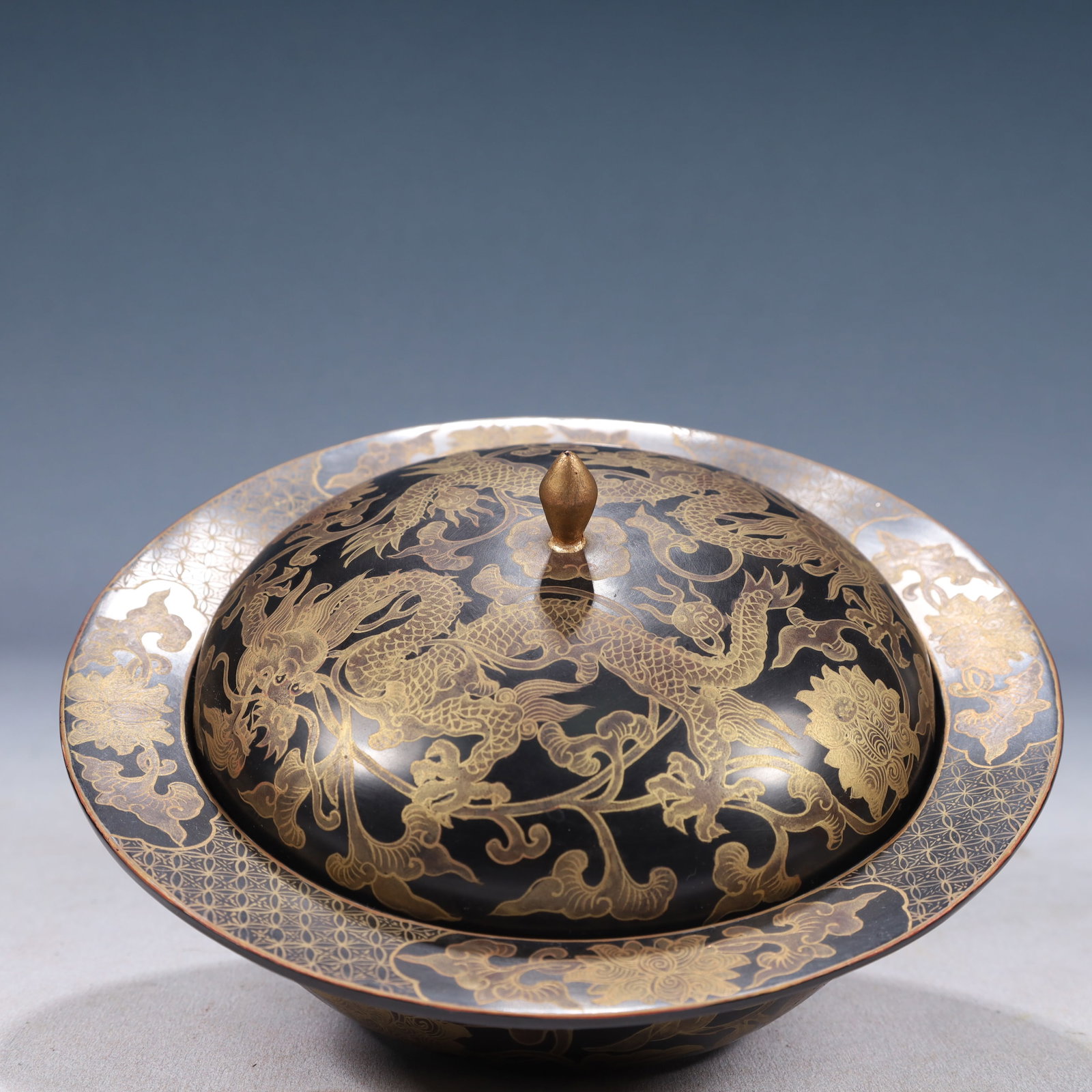 An Exquisite Black Lacquer Painted Gold Lotus and Dragon Pattern Cover Box: An Exquisite Black Lacquer Painted Gold Lotus and Dragon Pattern Cover Box,Qing Dynasty, China,Qianlong Four-character Mark,Size:7.1inx3in,Weight:200g 黑漆描金缠枝&