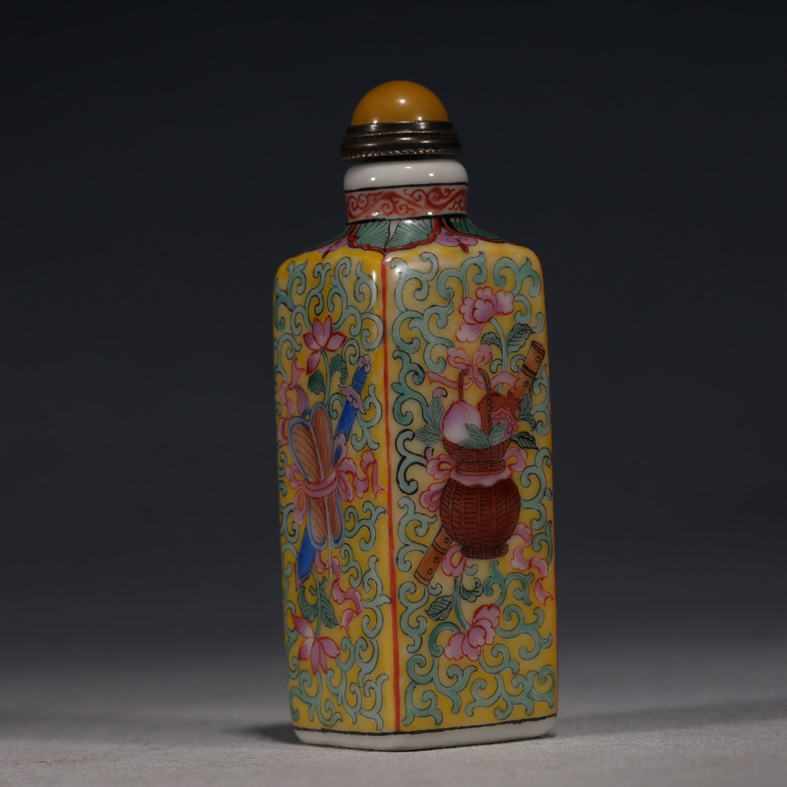 An Exquisite Yellow Ground Famille-Rose Interlocking Flower Pattern Snuff Bottle: An Exquisite Yellow Ground Famille-Rose Interlocking Flower Pattern Snuff Bottle,Qing Dynasty, China,Qianlong Four-character Mark,Size:1in×1in×3.1in 黄地粉彩缠&