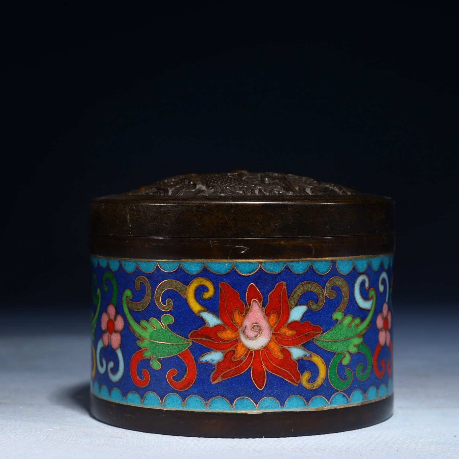 An Exquisite Cloisonne Lotus Pattern Jar with Cover: An Exquisite Cloisonne Lotus Pattern Jar with Cover,Qing Dynasty,China,Four-character Mark,Size:3.1inx3.9inx3.9in,Weight:550g
