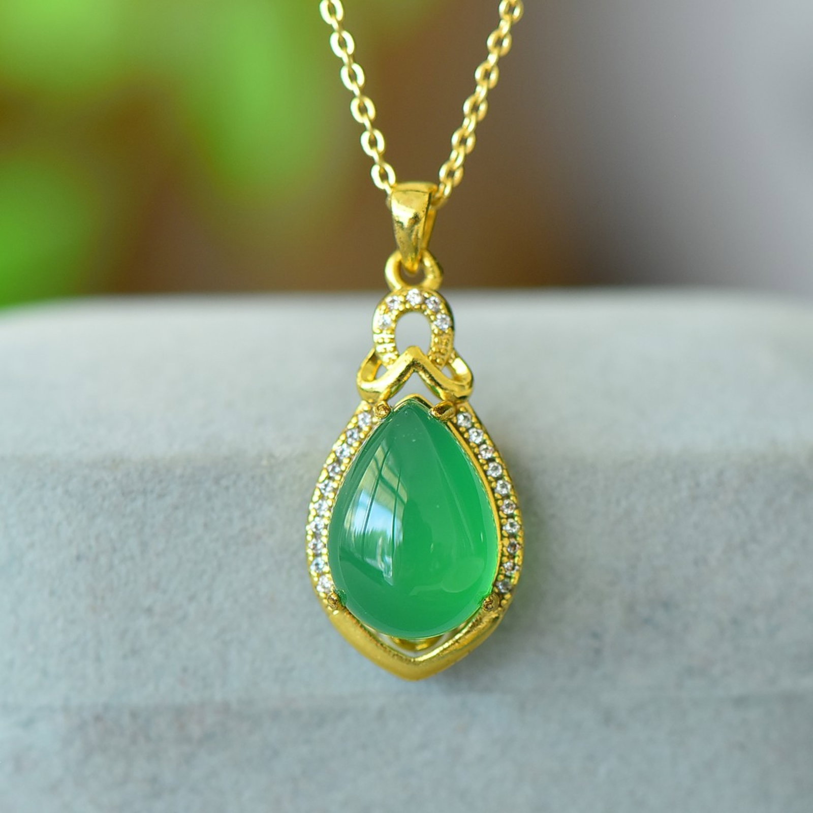 An Exquisite Pendant,Inlaid Diamond: An Exquisite Pendant Size:10mmx14mm 吊坠