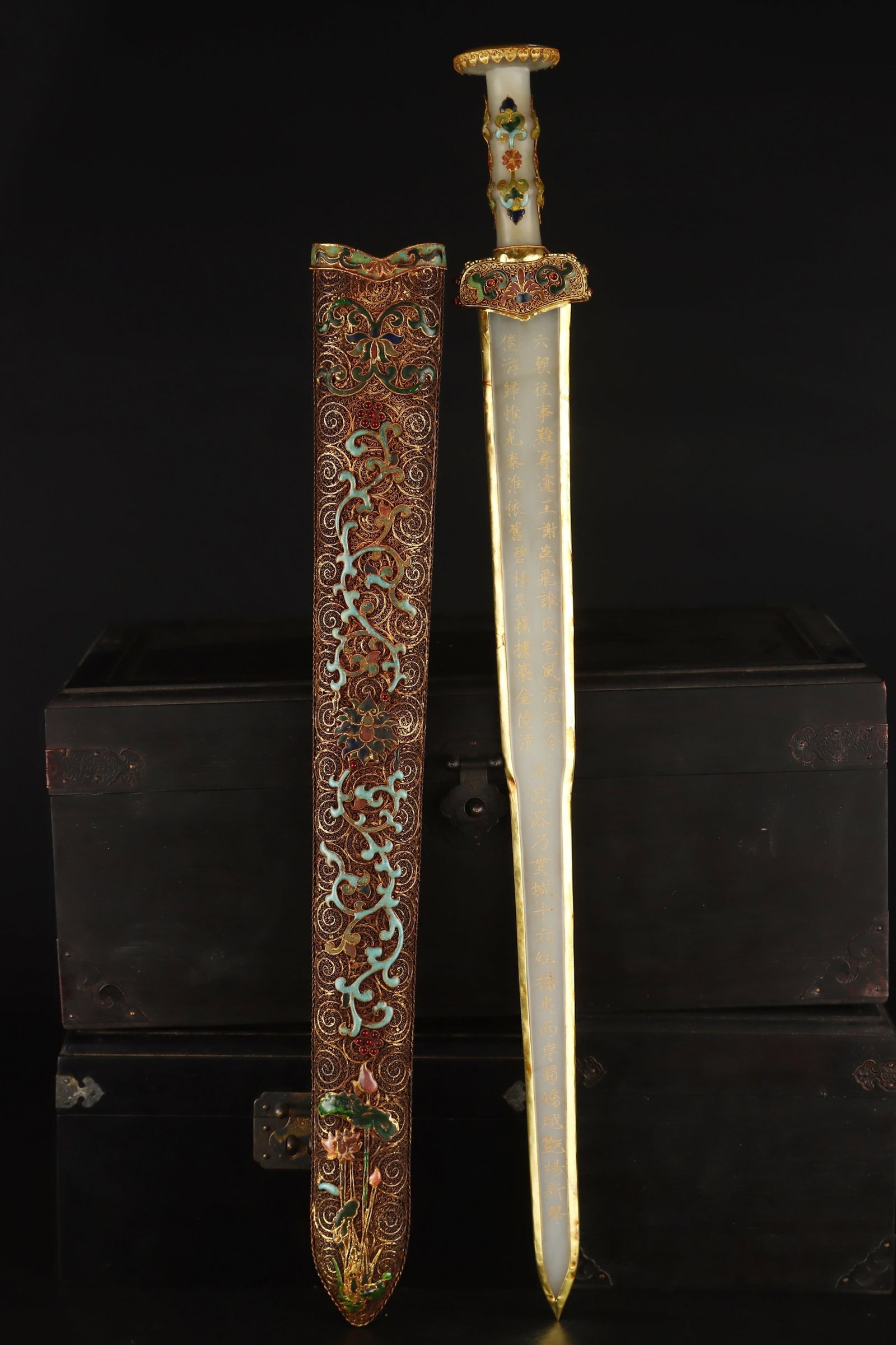 A Huge Filigree and Gilding Inlaid White Jade Poem Sword: A Huge Filigree and Gilding Inlaid White Jade Poem Sword,Qing Dynasty,China,Size:26inx2.8in 花丝鎏金镶白玉诗文宝剑,中国