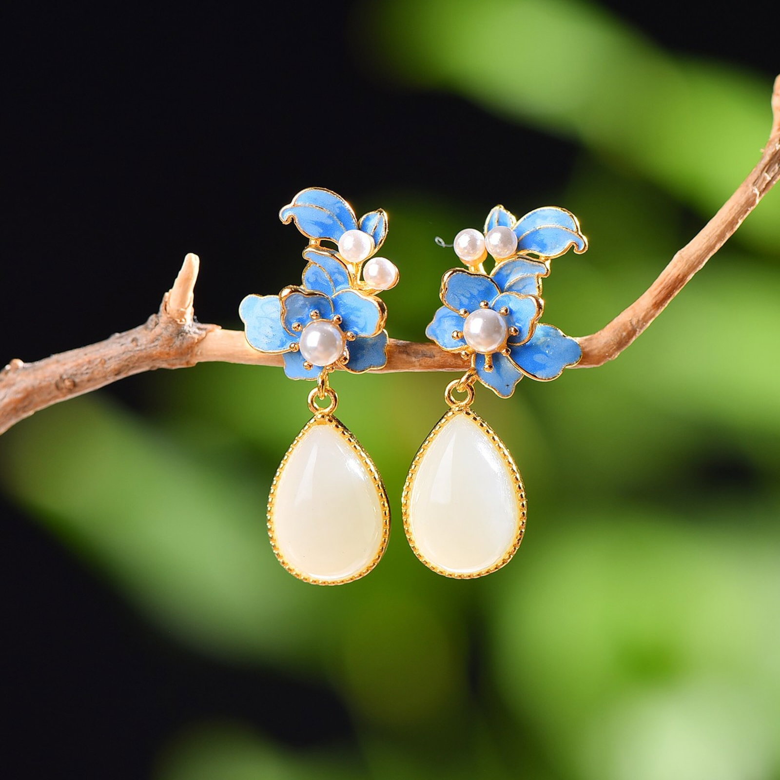 A Pair of Exquisite Sterling Silver-Gold Plated Inlaid White Jade Enamel Earrings,Inlaid Pearls: A Pair of Exquisite Sterling Silver-Gold Plated Inlaid White Jade Enamel Earrings,Inlaid Pearls,Size:8mmx12mm ?????????????,???