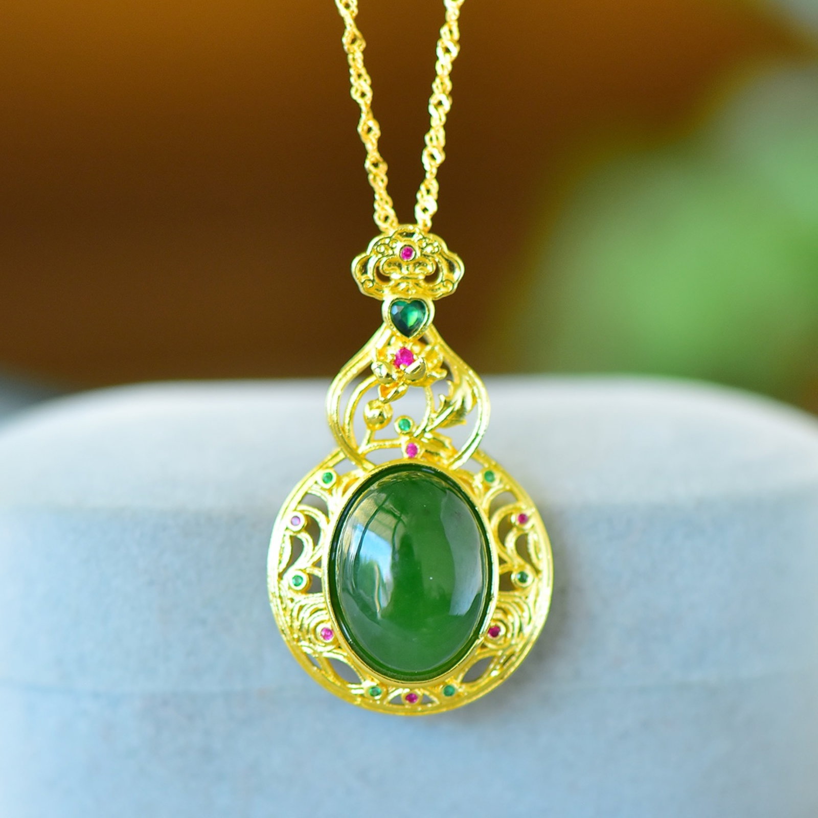An Exquisite Bronze-Gold Plated Inlaid Jasper Gourd Necklace: An Exquisite Bronze-Gold Plated Inlaid Jasper Gourd Necklace,Size:4.7inx6.3in 铜镀金镶碧玉葫芦项链