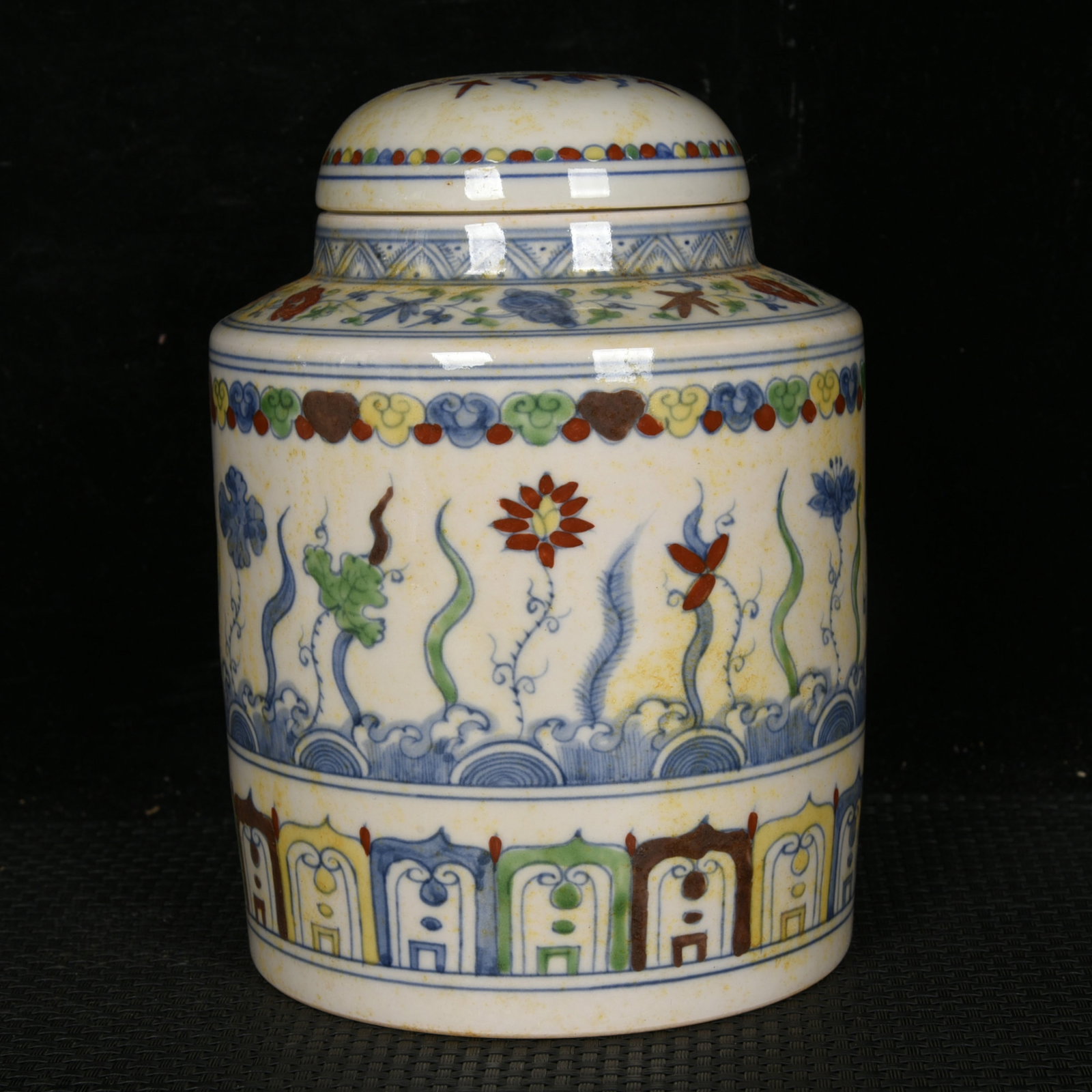 An Exquisite Doucai Flower Pattern Tea Caddy (1 of 8)