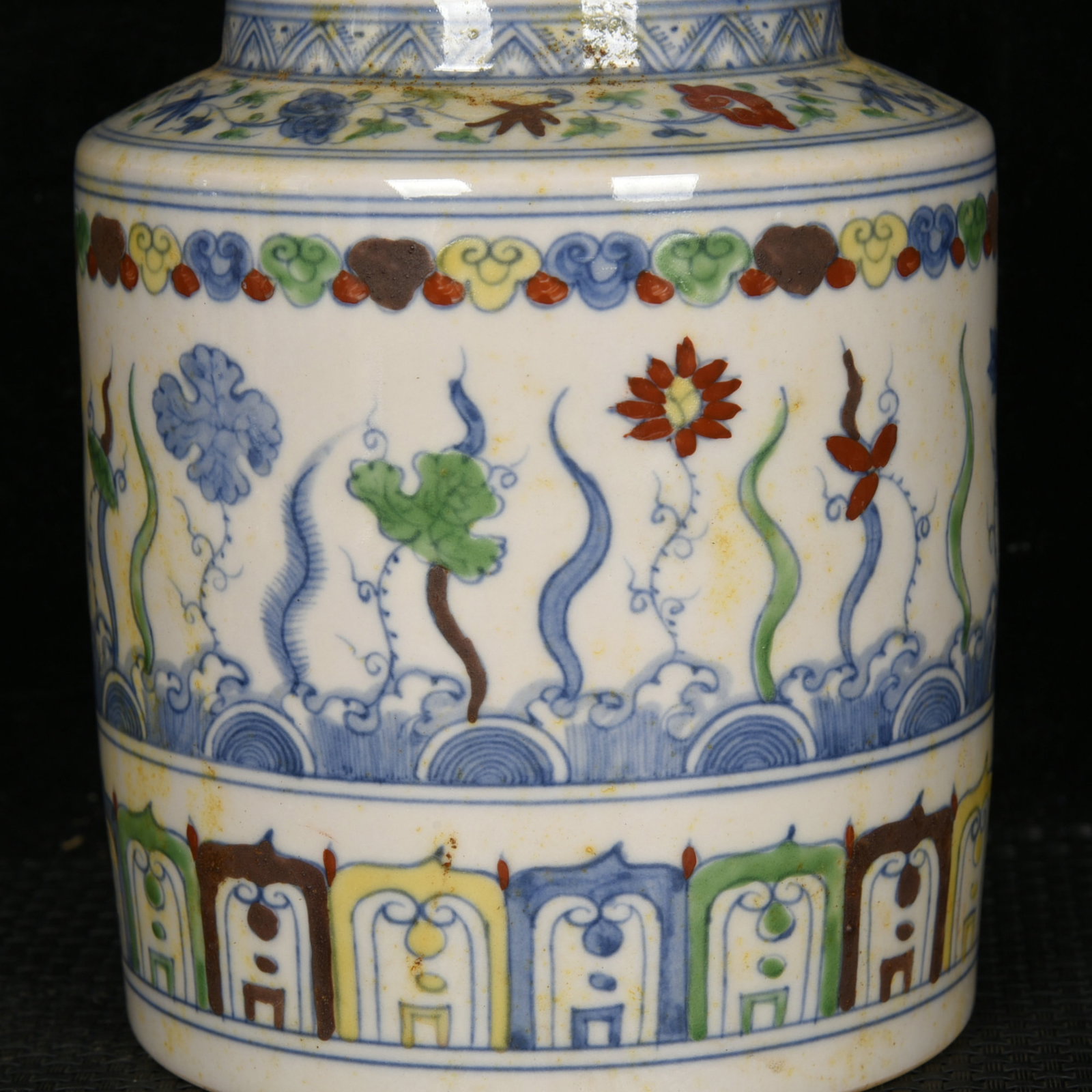 An Exquisite Doucai Flower Pattern Tea Caddy - 6