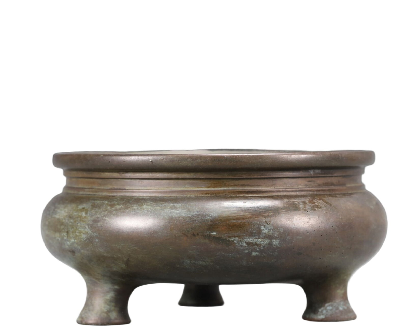 An Exquisite Bronze Tripod Censer: An Exquisite Bronze Tripod Censer,Qing Dynasty, China,With Mark,Size:5.9inx3in Weight:1400g 铜三足香炉,中国清代,带款