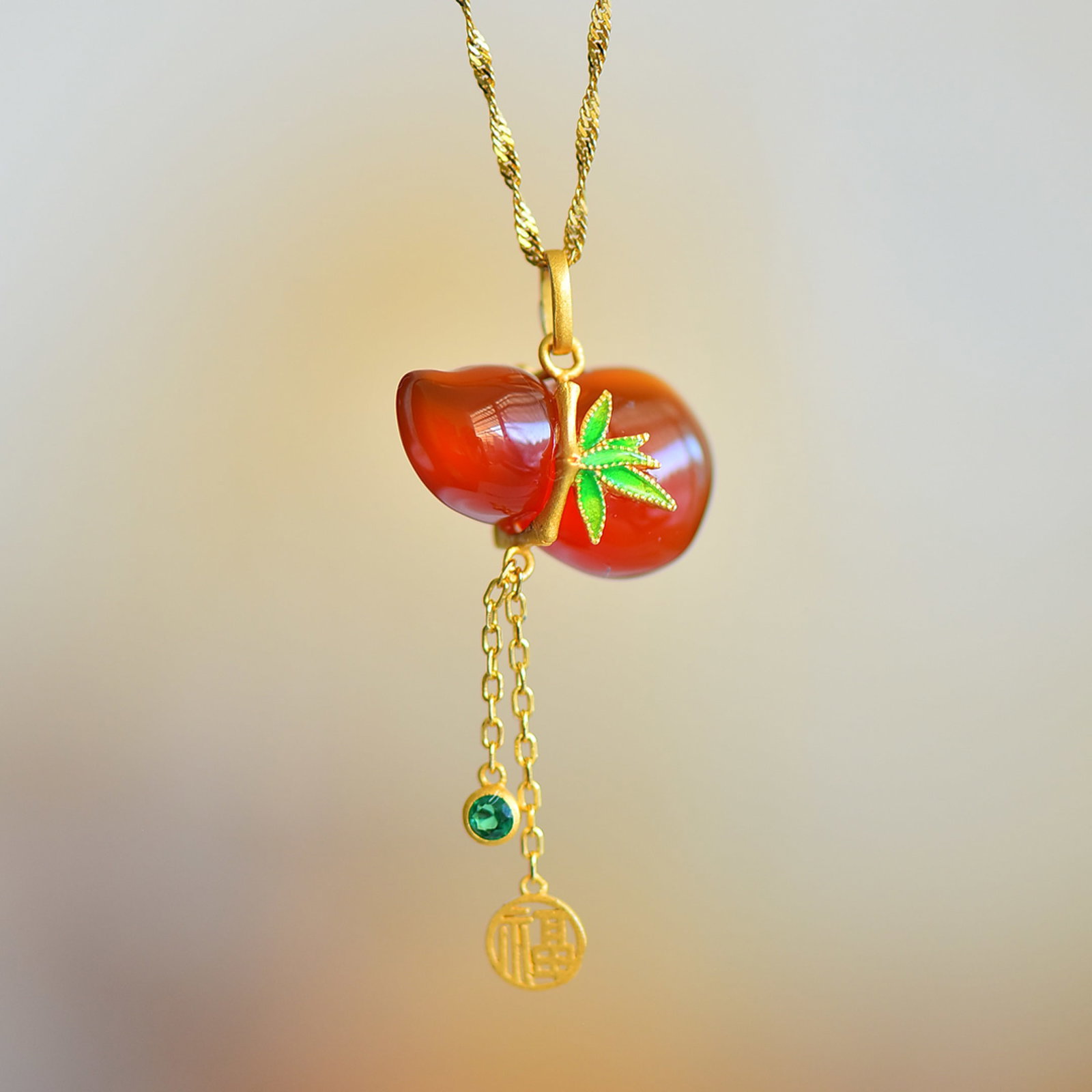 An Exquisite Sterling Silver-Gold Plated Inlaid Red Agate Necklace: An Exquisite Sterling Silver-Gold Plated Inlaid Red Agate Necklace,Size:14mmx22mm 纯银镀金镶红玛瑙项链