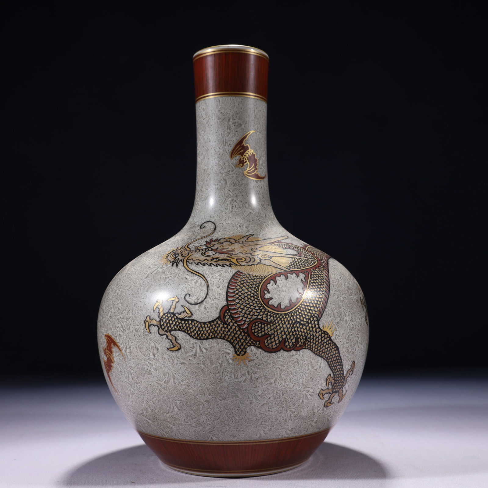 An Exquisite Marble Glazed Ink Color Painted Gold Auspicious Cloud and Dragon Pattern Vase: An Exquisite Marble Glazed Ink Color Painted Gold Auspicious Cloud and Dragon Pattern Vase 石纹釉墨彩描金祥云龙纹瓶,中