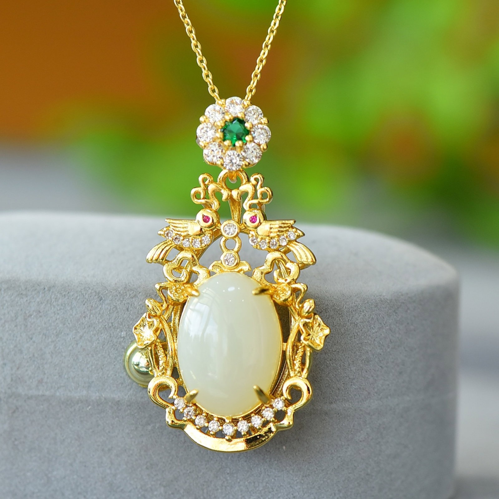 An Exquisite Bronze-Gold Plated Inlaid White Jade Necklace,Inlaid Diamond: An Exquisite Bronze-Gold Plated Inlaid White Jade Necklace,Inlaid Diamond,Size:13mmx18mm 铜镀金镶白玉项链,嵌钻石