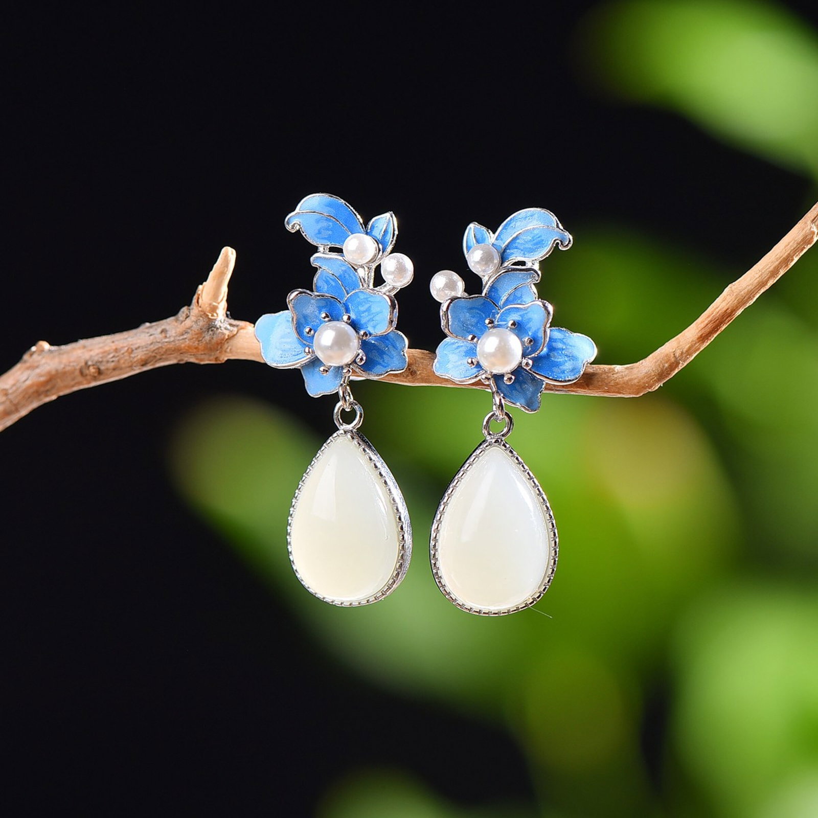 A Pair of Exquisite Sterling Silver Inlaid White Jade Enamel Earrings,Inlaid Pearls: A Pair of Exquisite Sterling Silver Inlaid White Jade Enamel Earrings,Inlaid Pearls,Size:8mmx12mm ???????????,???