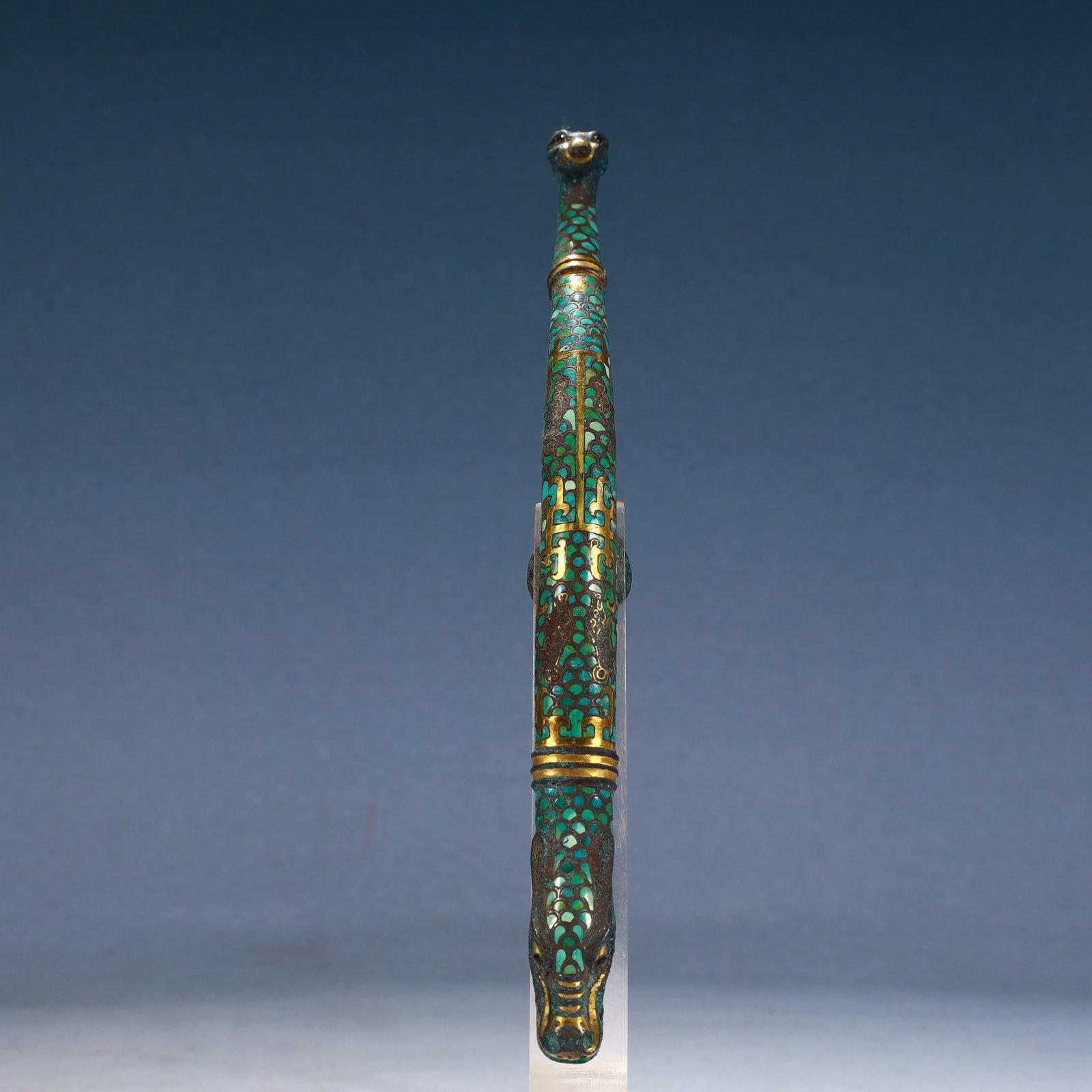 An Archaic Bronze Inlaid Gold Beast-head Hook,Inlaid Turquoise: An Archaic Bronze Inlaid Gold Beast-head Hook,Inlaid Turquoise,Qing Dynasty, China,Size:8.5inx0.6inx0.8in,Weight:250g 青铜错金兽首带钩,嵌绿&