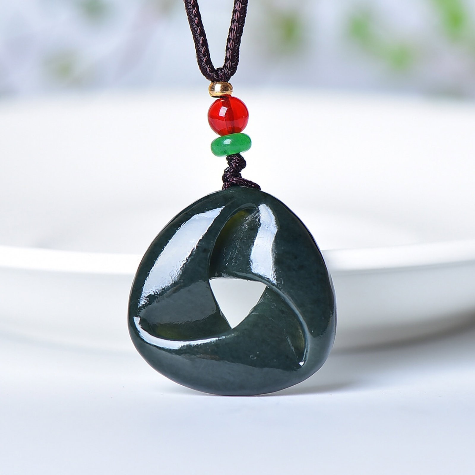 An Exquisite Sapphire Pendant: An Exquisite Sapphire Pendant,Size:30mmx30mmx9mm (寓意)吉祥、玉质油润 、高端大气。