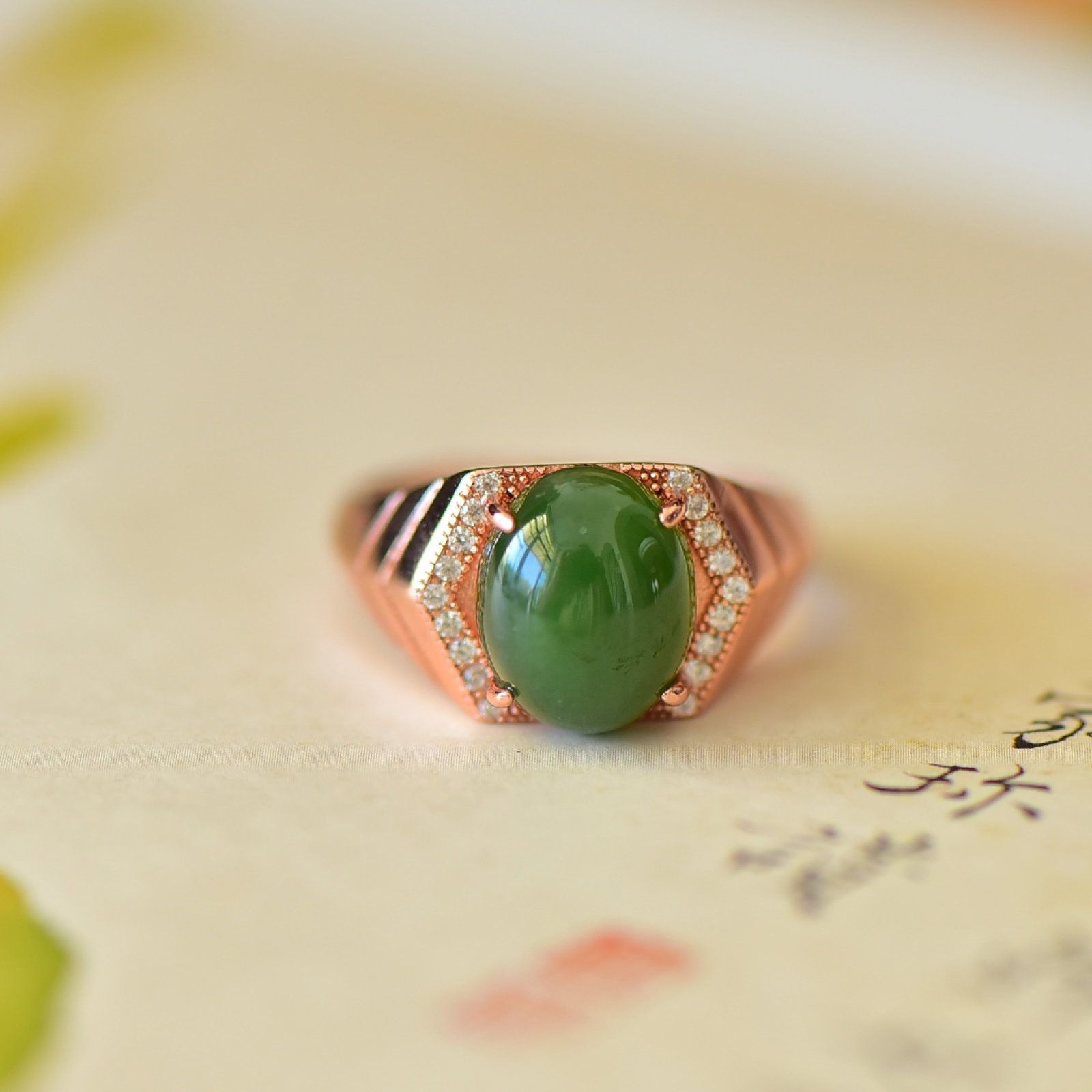 An Exquisite Sterling Silver-Gold Plated Inlaid Jasper Ring,Inlaid Diamond: An Exquisite Sterling Silver-Gold Plated Inlaid Jasper Ring,Inlaid Diamond,Size:9mmx11mm 纯银镀金镶碧玉戒指,嵌钻石