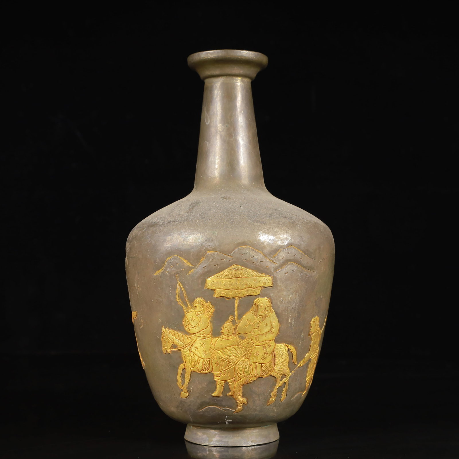 An Exquisite Gilt Silver Figure Pattern Vase: An Exquisite Gilt Silver Figure Pattern Vase,Tang Dynasty,China,Zhenguan Four-Character Mark,Size:4.7inx8.7in,Weight:650g 银鎏金人物纹瓶,中国Ù