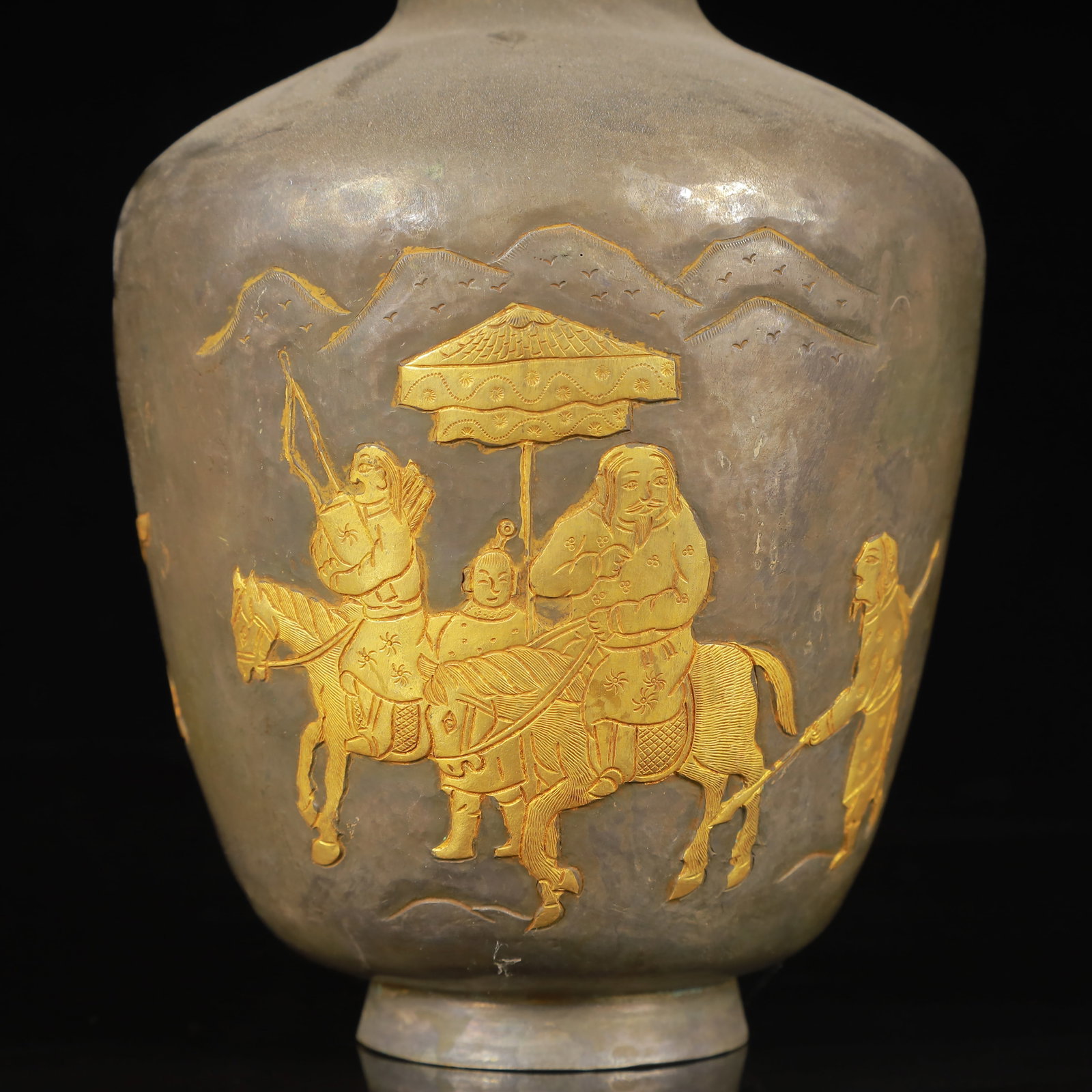 An Exquisite Gilt Silver Figure Pattern Vase - 9
