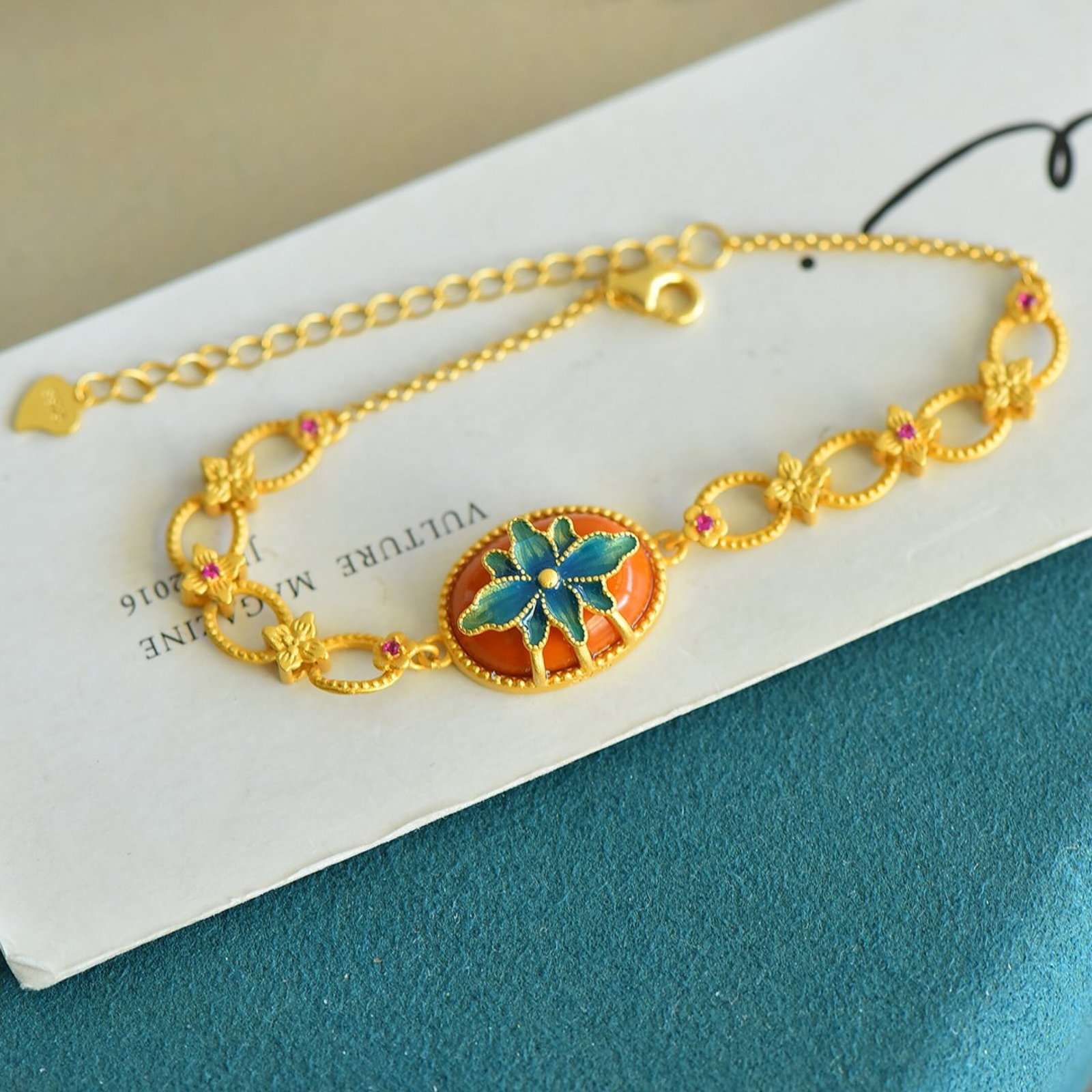 An Exquisite Sterling Silver-Gold Plated Inlaid Beeswax Bracelet: An Exquisite Sterling Silver-Gold Plated Inlaid Beeswax Bracelet,Size:12mmx16mm 纯银镀金镶蜜蜡手链