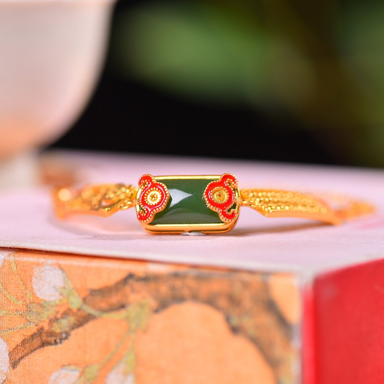 An Exquisite Sterling Silver-Gold Plated Inlaid Jasper Bracelets: An Exquisite Sterling Silver-Gold Plated Inlaid Jasper Bracelets,Size:8mmx16mm 纯银镀金镶碧玉手镯