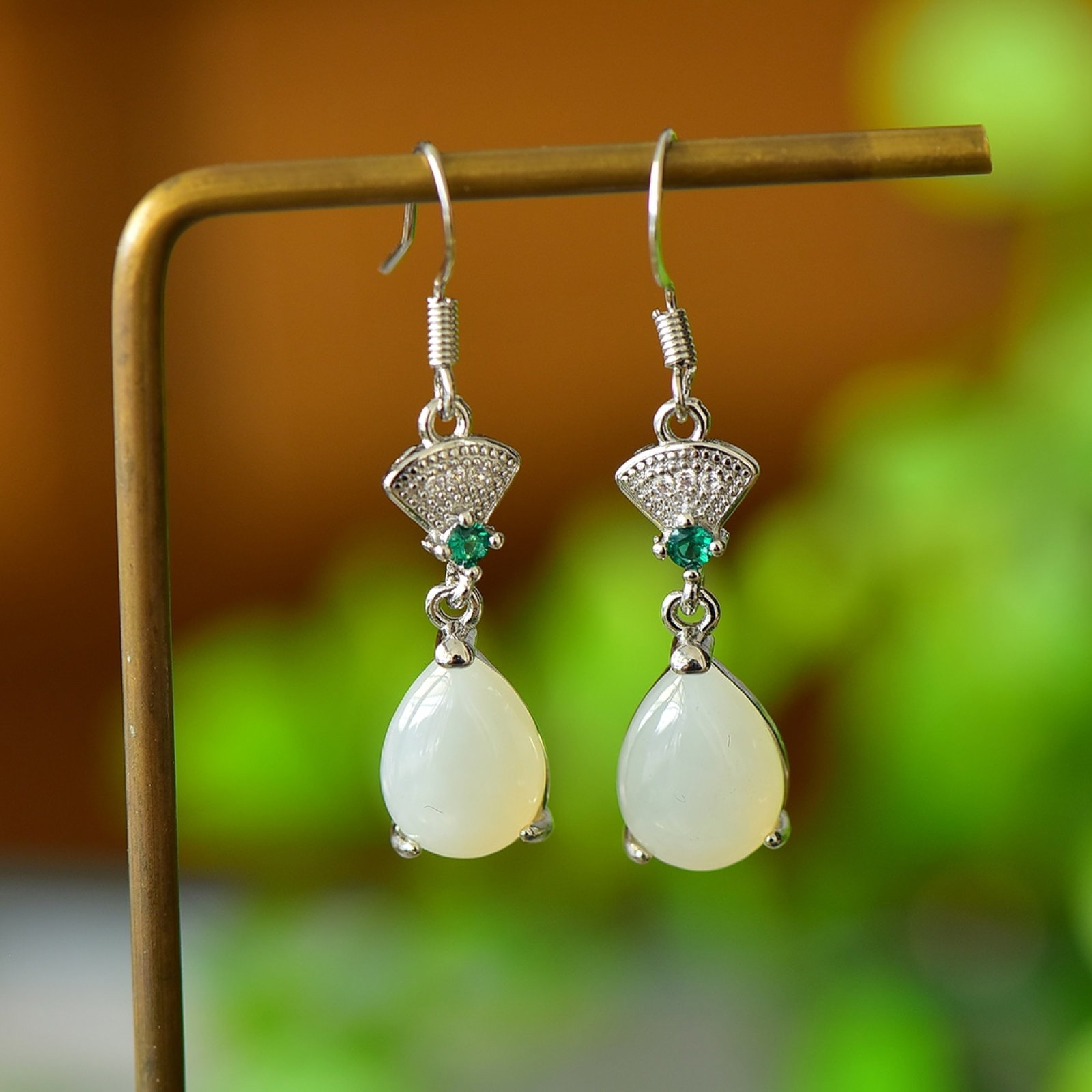 A Pair of Exquisite Bronze Inlaid White Jade Earrings: A Pair of Exquisite Bronze Inlaid White Jade Earrings,Size:3.9inx5.5in 一对铜镶白玉耳环