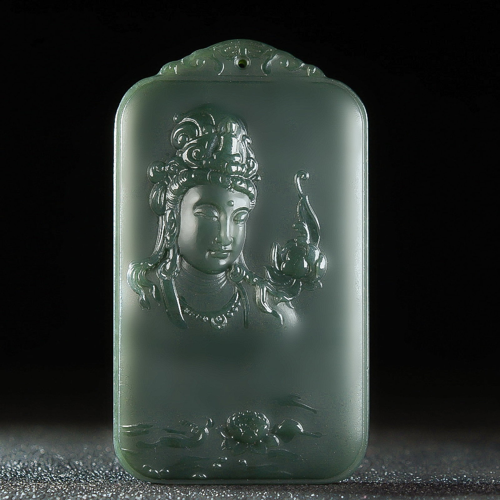 An Exquisite Sapphire Landscape and Avalokitesvara Pattern Pendant: An Exquisite Sapphire Landscape and Avalokitesvara Pattern Pendant,Size:39mmx68mm (??)???? ???? ??????????