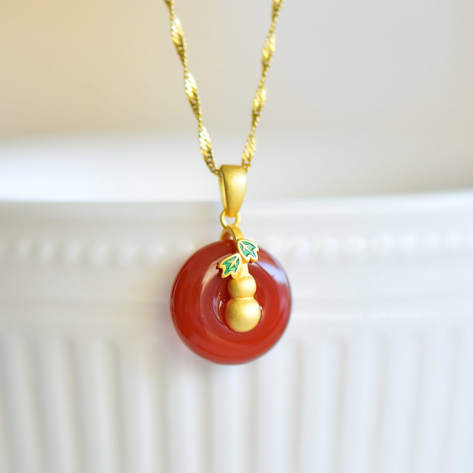 An Exquisite Sterling Silver-Gold Plated Inlaid Red Agate Necklace: An Exquisite Sterling Silver-Gold Plated Inlaid Red Agate Necklace,Size:15mmx15mm 纯银镀金镶红玛瑙项链