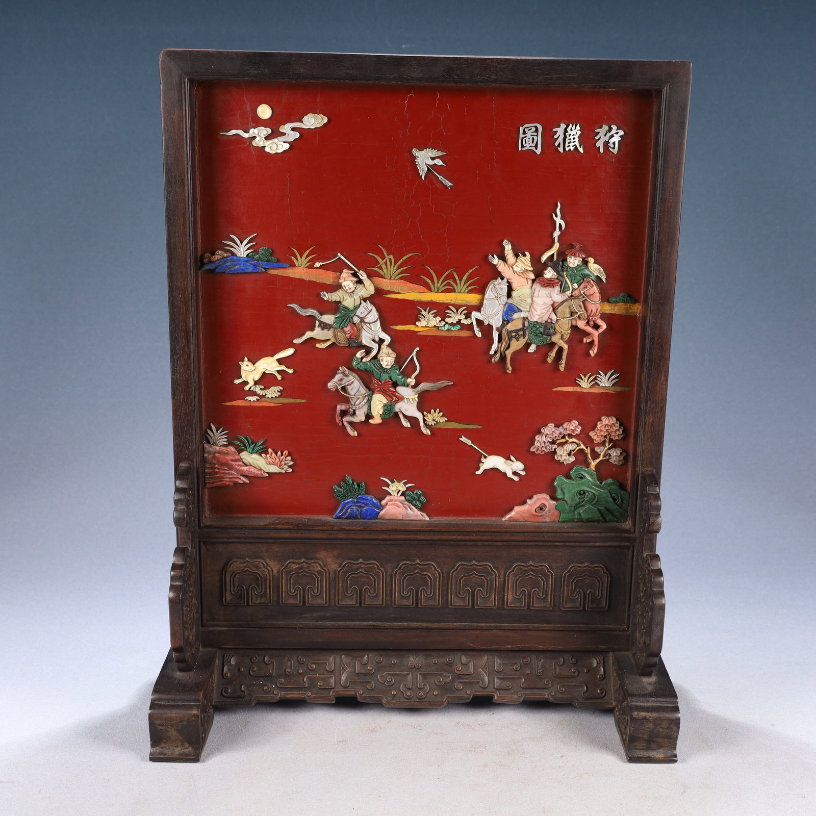 A Huge Zitanwood Inlaid Lacquerware Landscape and Hunting Pattern Table Screen,Inlaid Gems: A Huge Zitanwood Inlaid Lacquerware Landscape and Hunting Pattern Table Screen,Inlaid Gems,Qing Dynasty, China,Size:13.6inx7.3inx17.7in,Weight:2250g 紫檀木镶漆器
