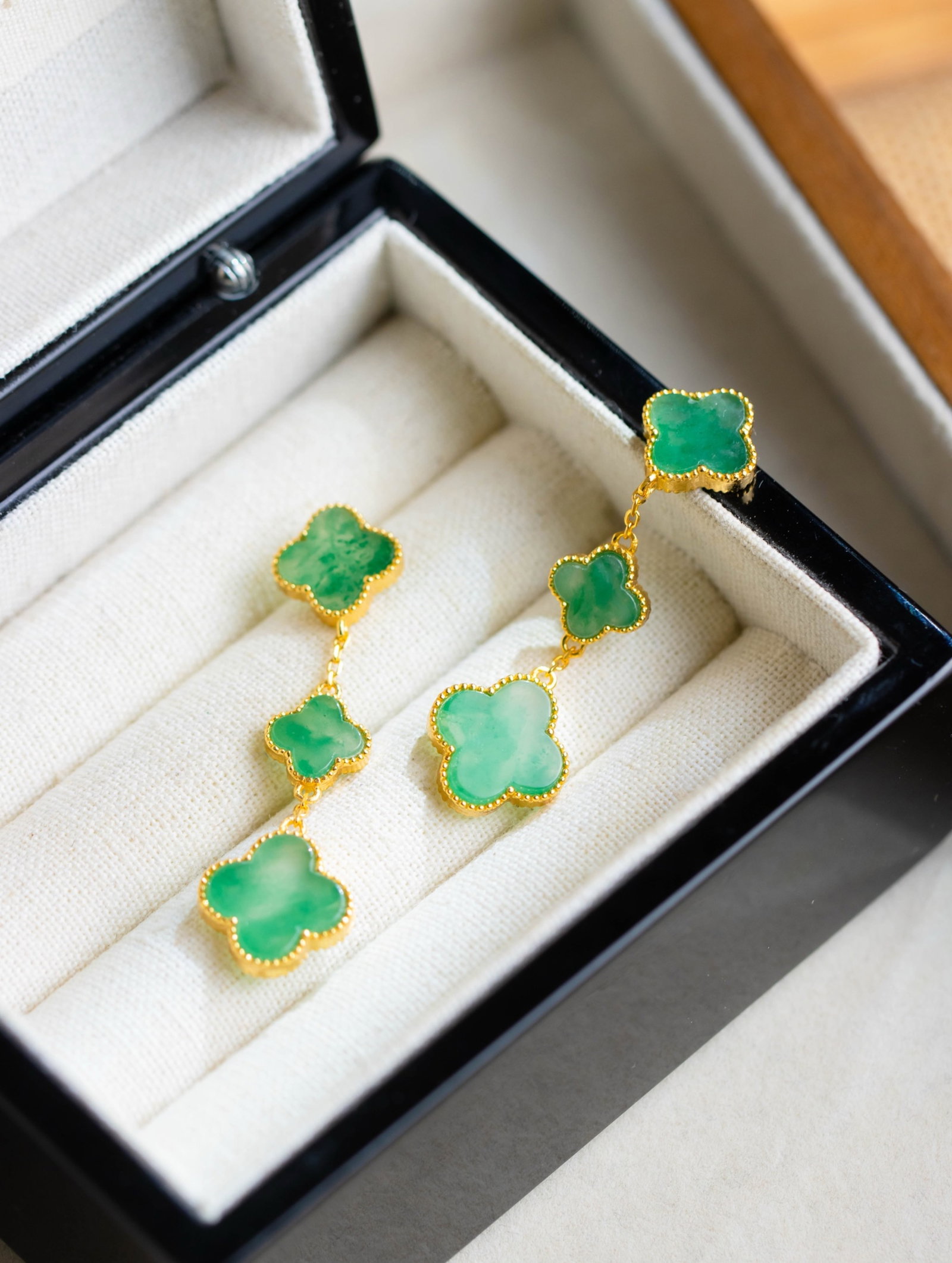 A Pair of Exquisite Sterling Silver-Gold Plated Inlaid Jadeite Earrings: A Pair of Exquisite Sterling Silver-Gold Plated Inlaid Jadeite Earrings 一对纯银镀金镶翡翠耳环