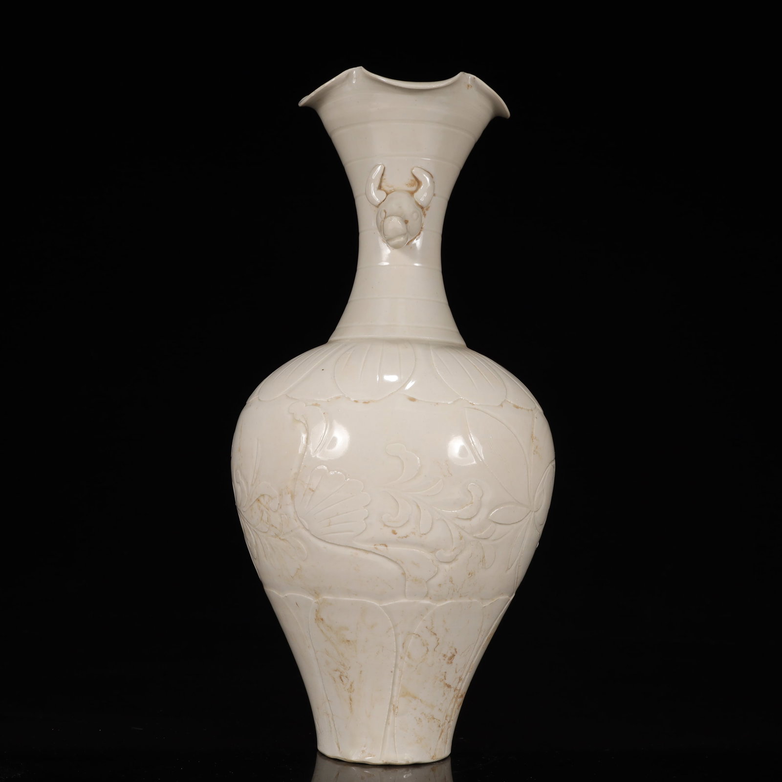 A Rare Ding yao Flower Pattern Double-Ears Vase - 10