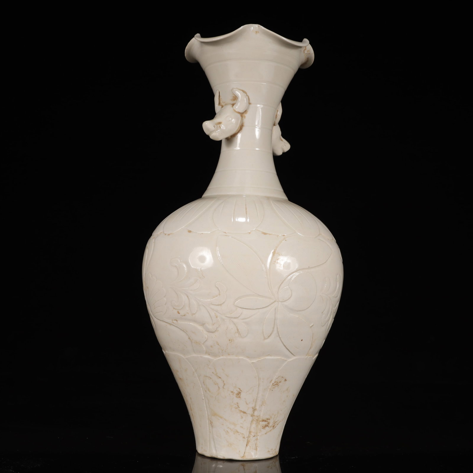 A Rare Ding yao Flower Pattern Double-Ears Vase - 11