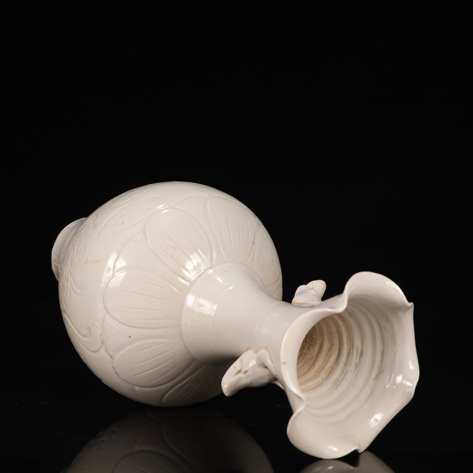 A Rare Ding yao Flower Pattern Double-Ears Vase - 12